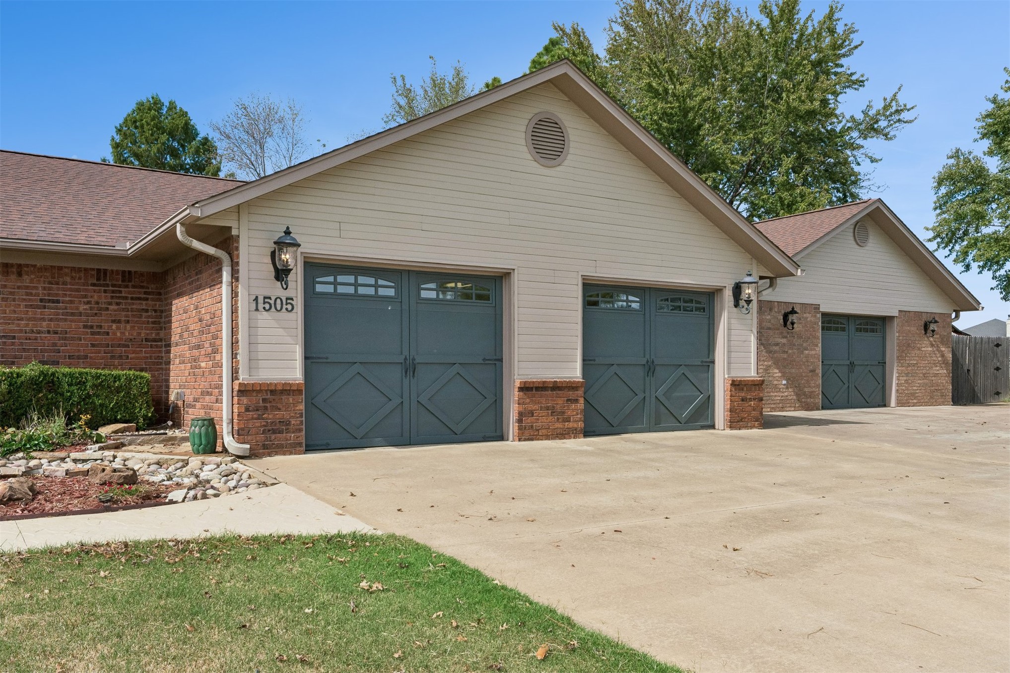 1505 Merlin Circle Property Photo 4