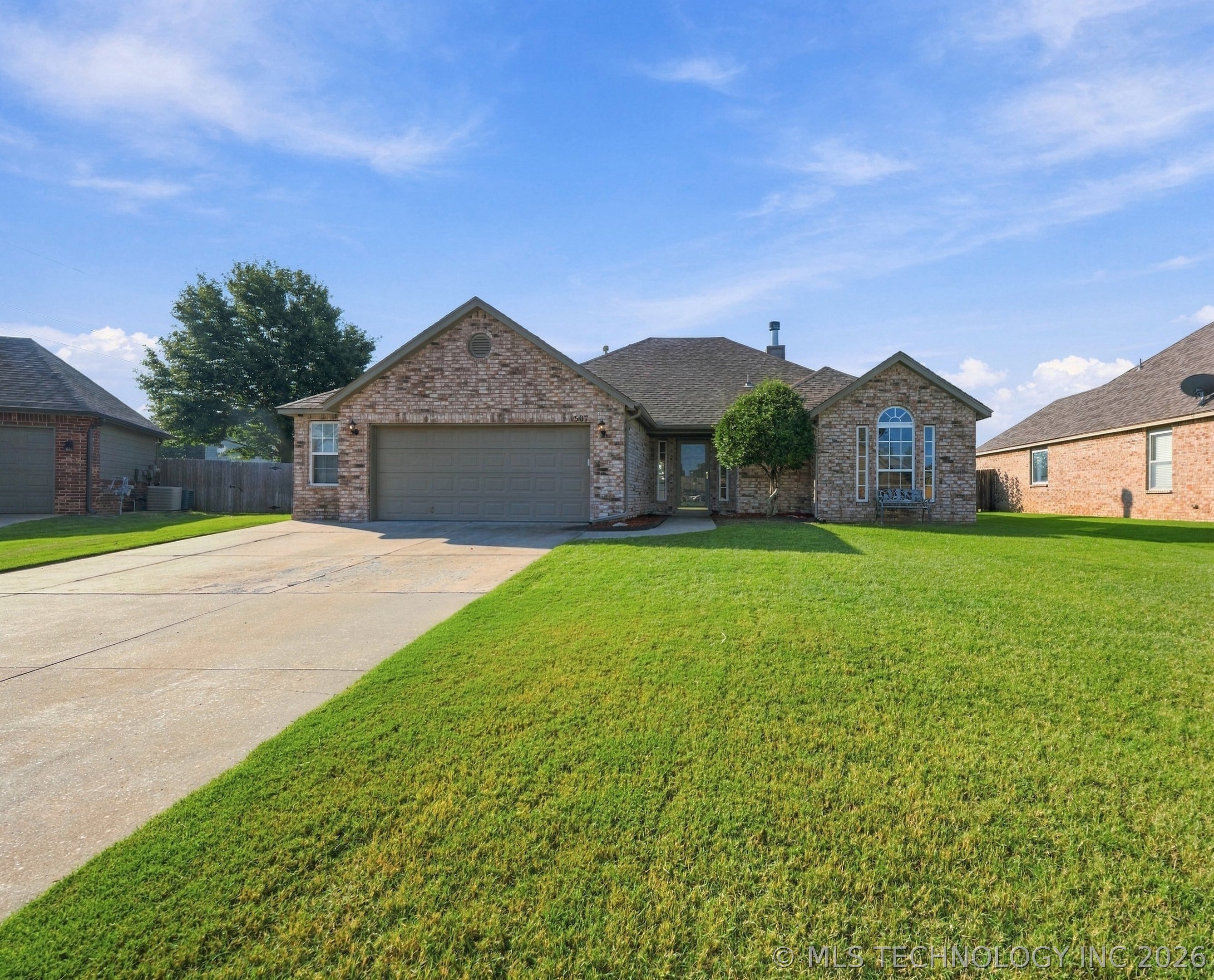 1507 W Vicksburg Place Property Photo 1