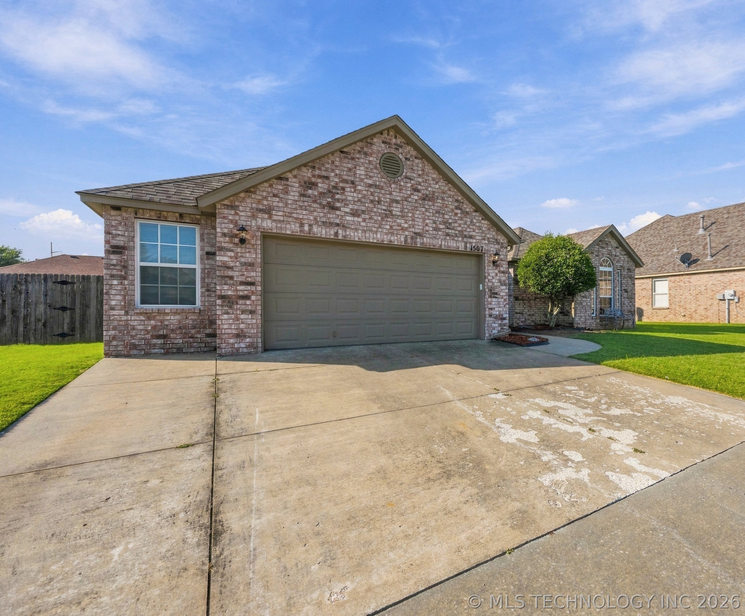 1507 W Vicksburg Place Property Photo 4