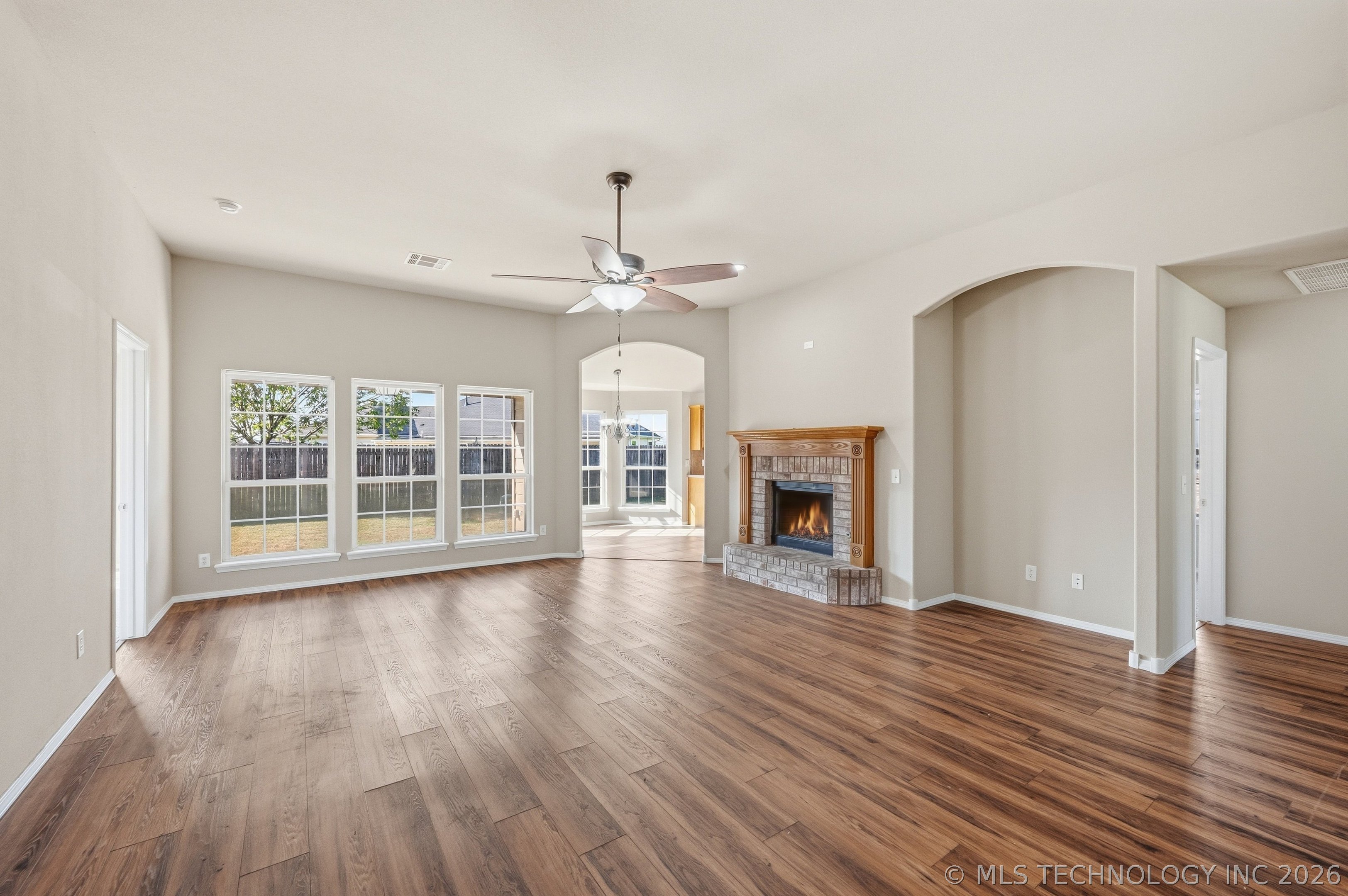 1507 W Vicksburg Place Property Photo 6