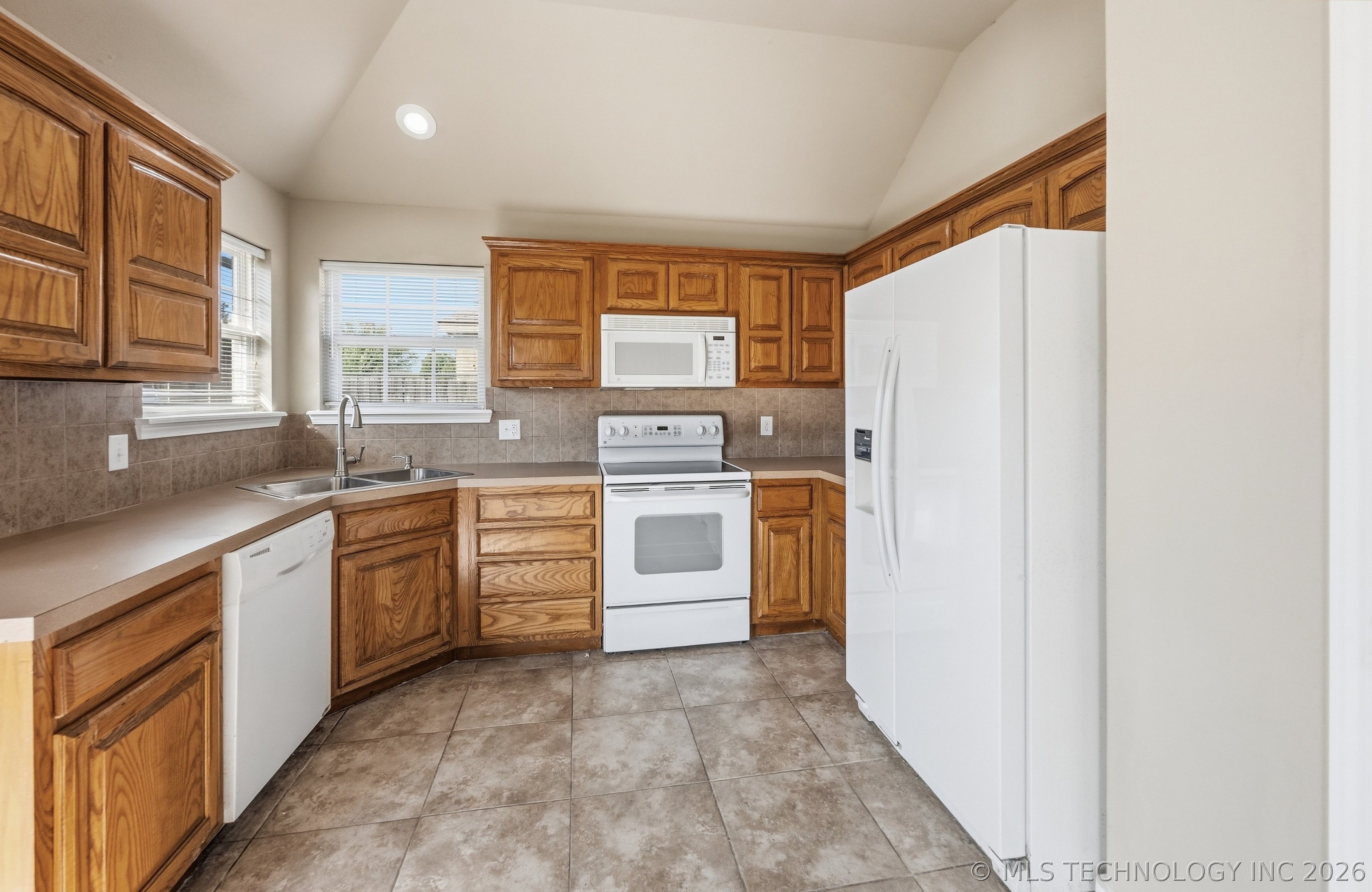 1507 W Vicksburg Place Property Photo 10