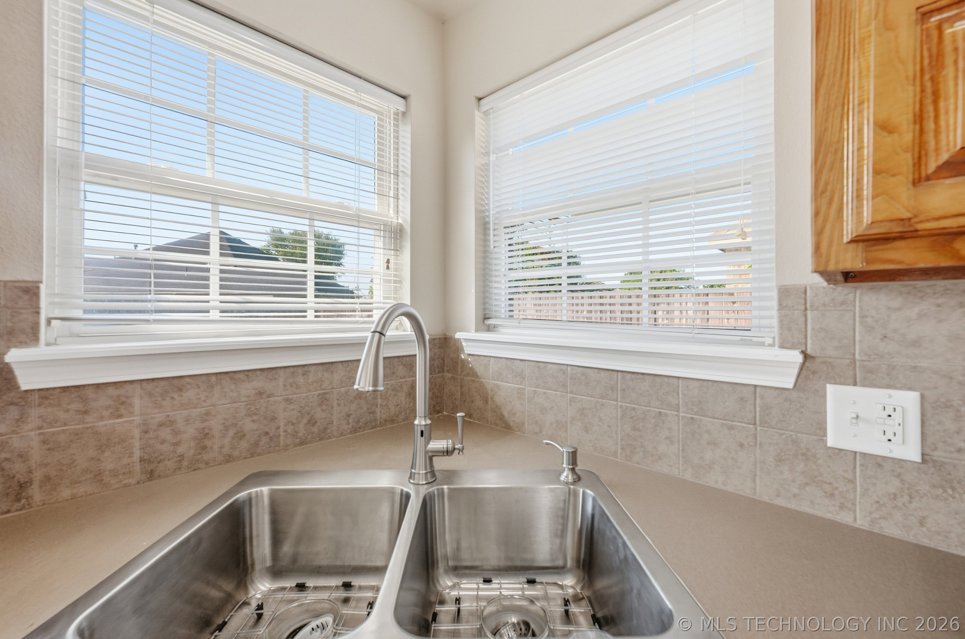 1507 W Vicksburg Place Property Photo 12