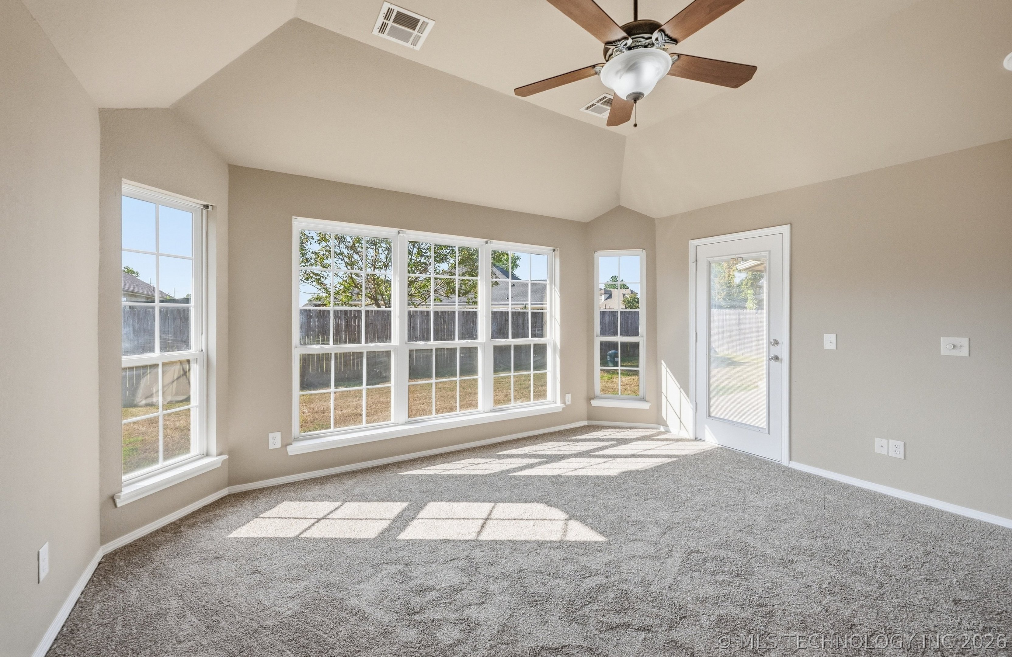 1507 W Vicksburg Place Property Photo 16