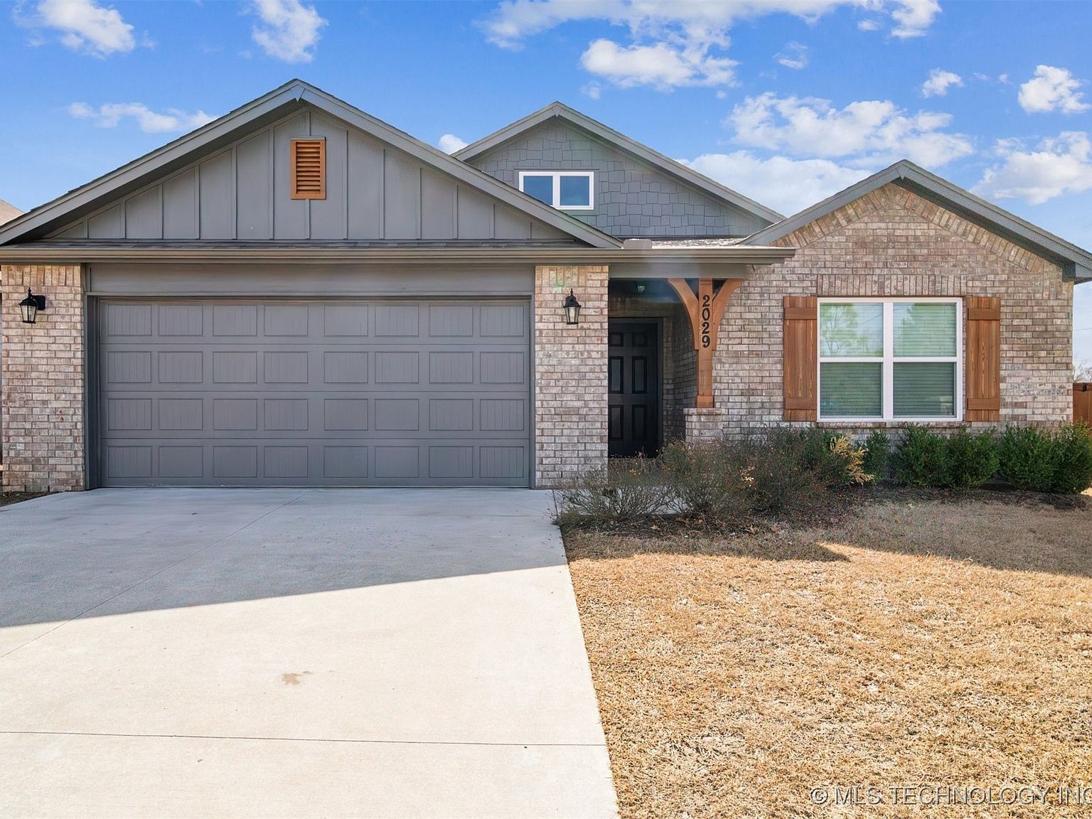 2029 W Huntsville Place Property Photo 1