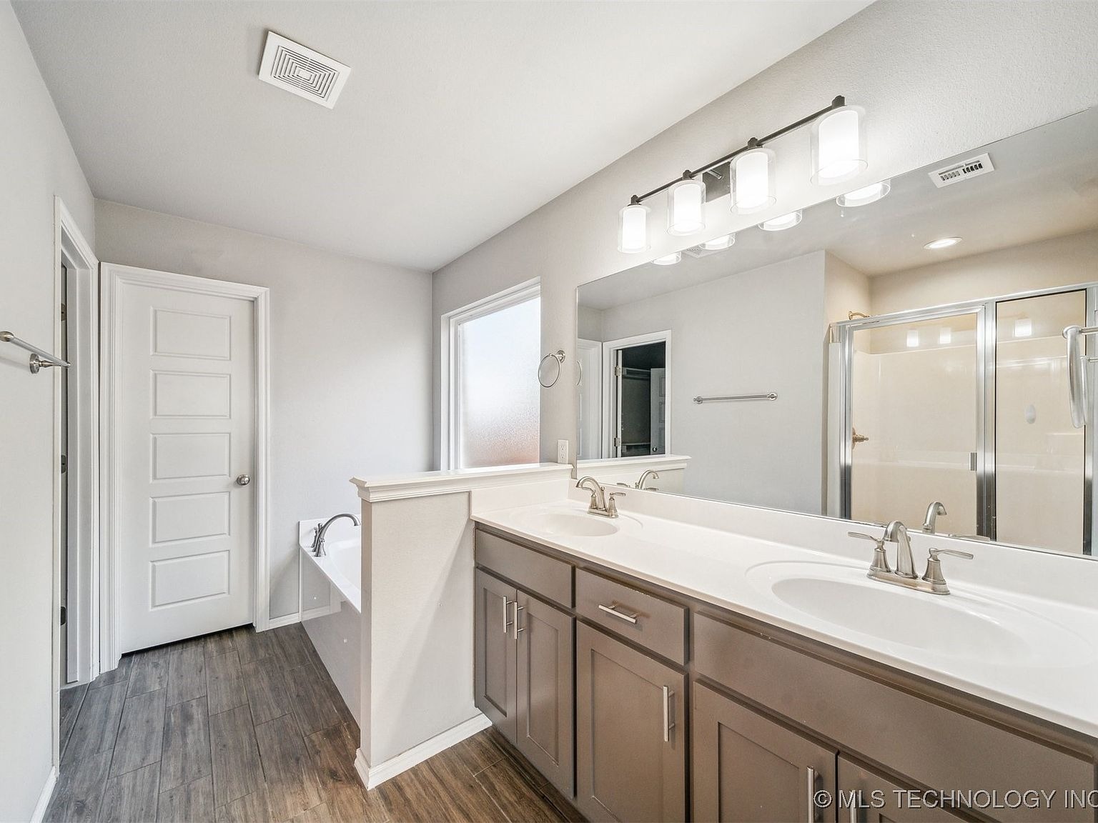 2029 W Huntsville Place Property Photo 12