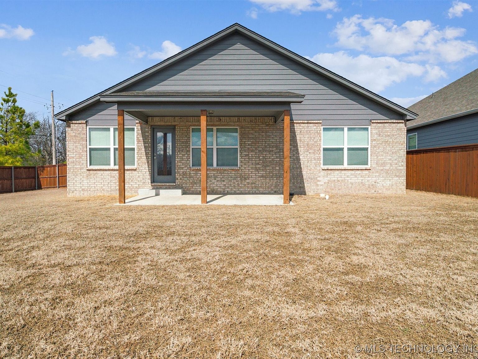 2029 W Huntsville Place Property Photo 14