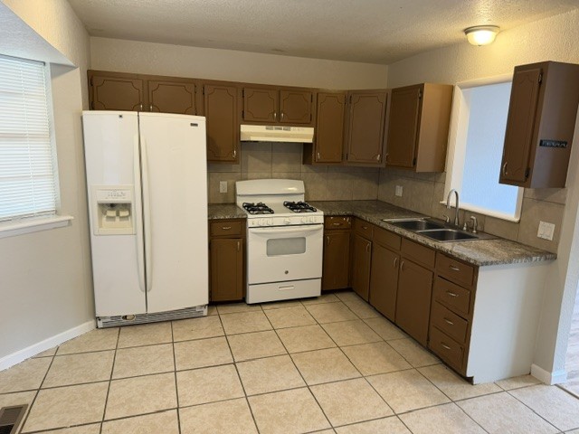 18559 E 3rd Street Property Photo 3
