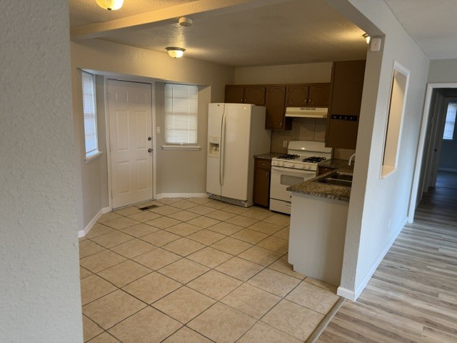 18559 E 3rd Street Property Photo 5