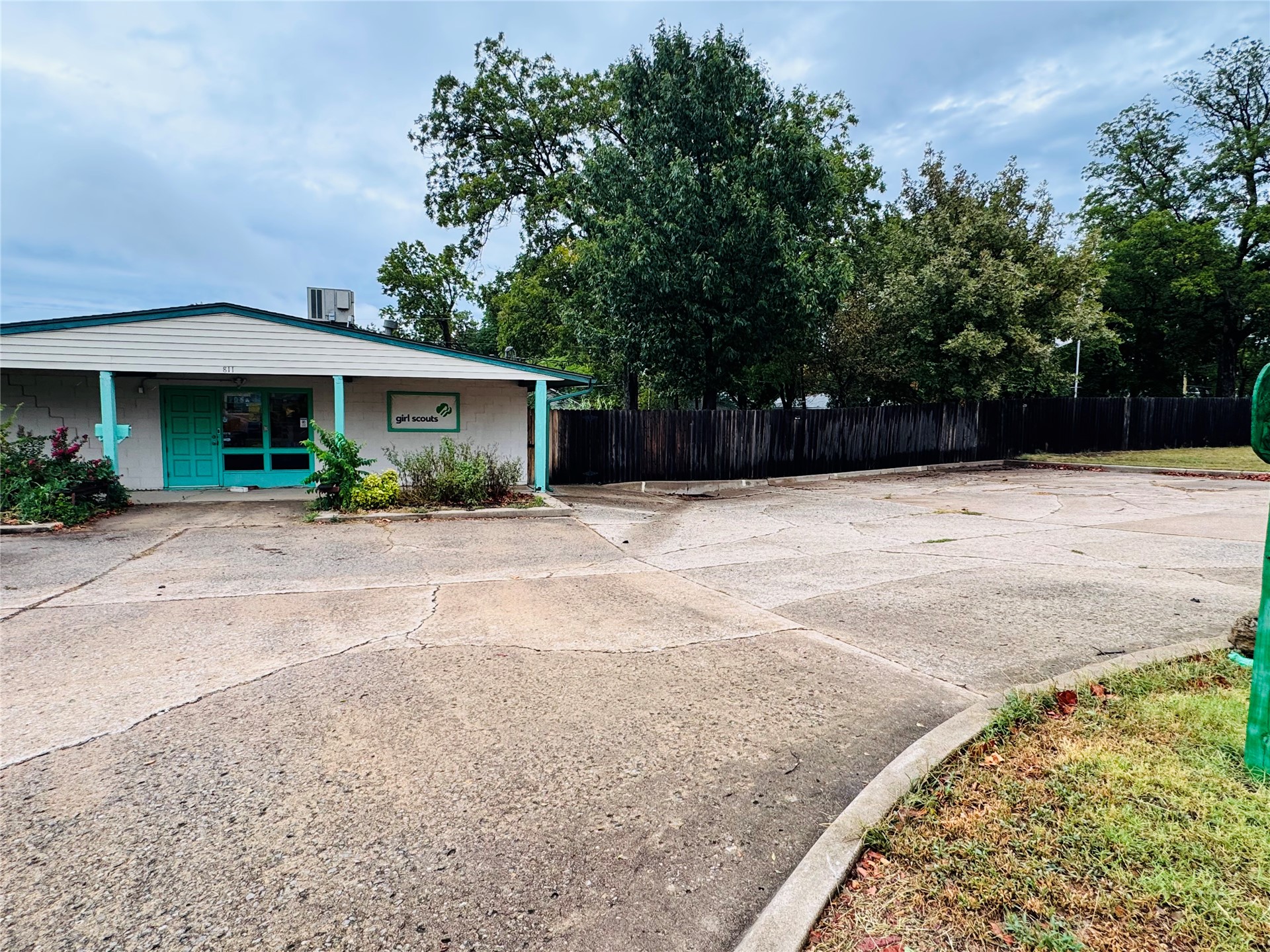 811 Grand Avenue E Property Photo 1