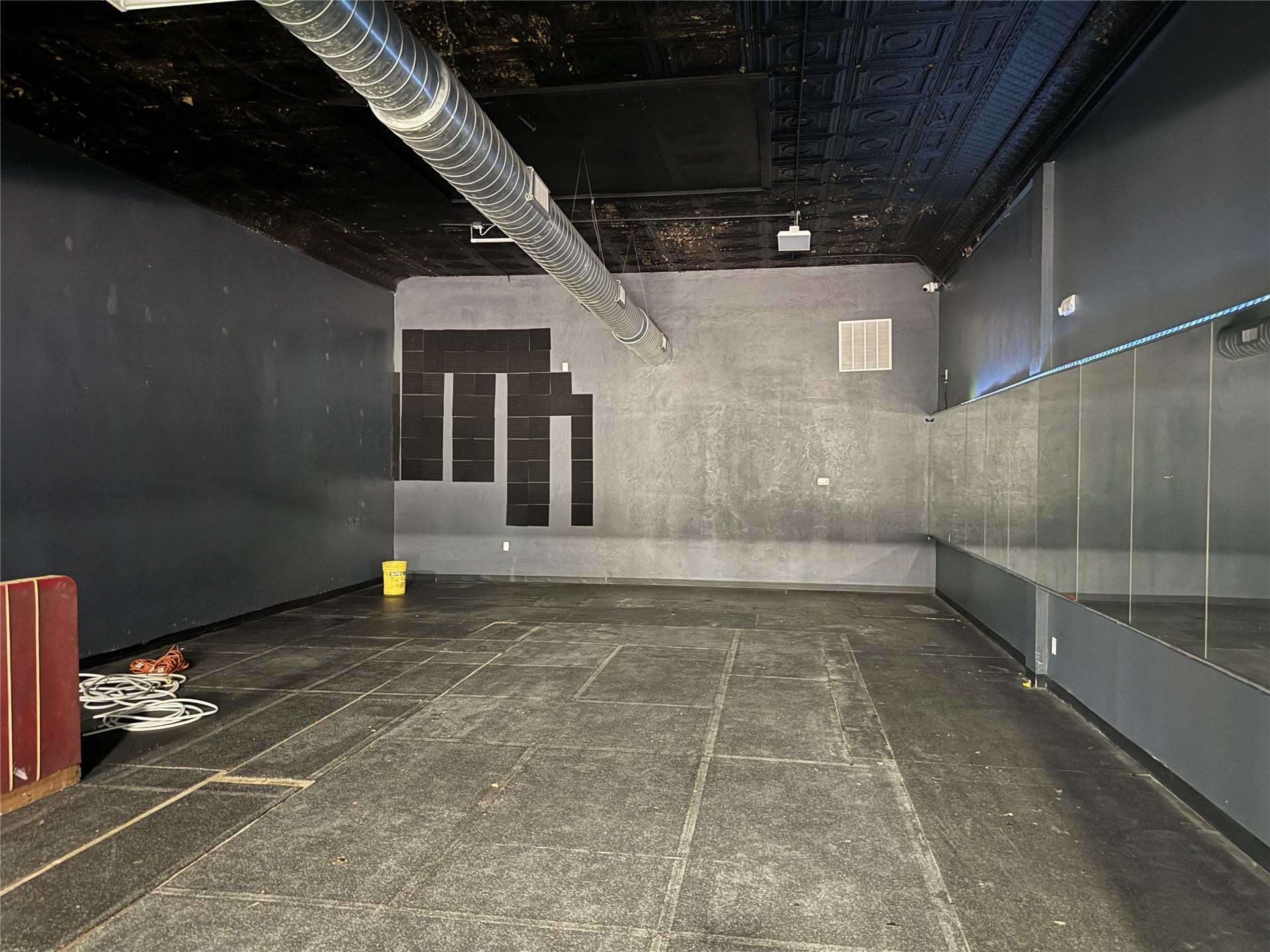 216 E Main Property Photo 6