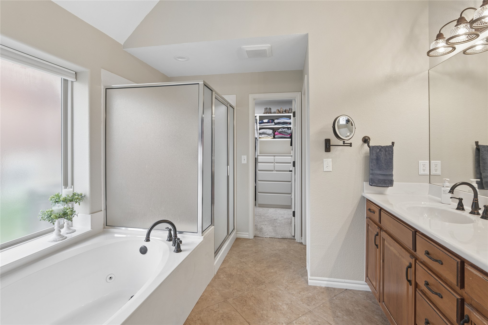 1608 E Fargo Street Property Photo 18