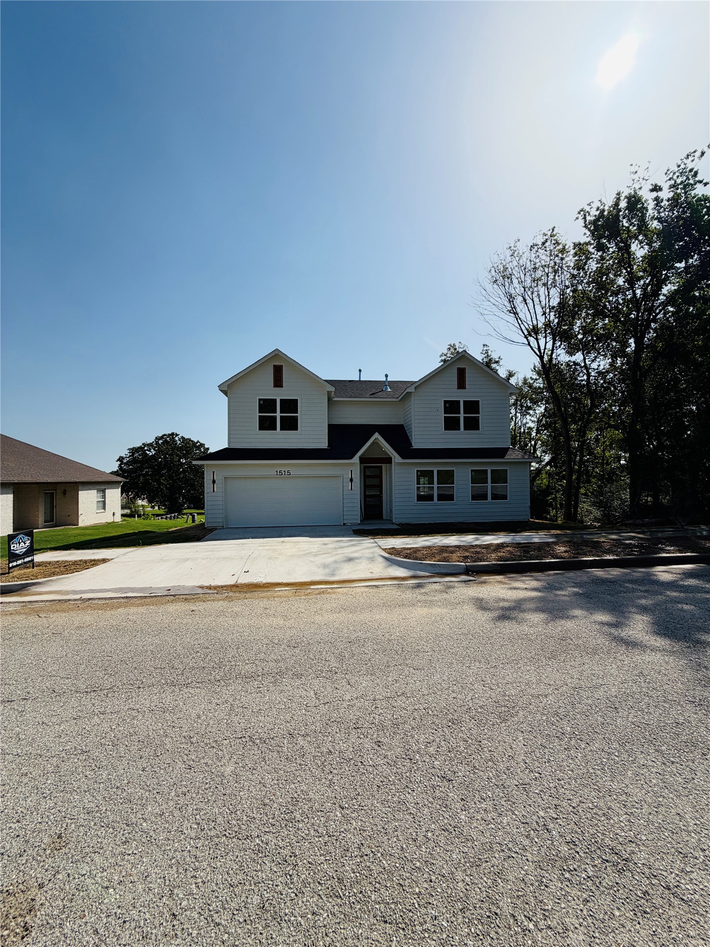1515 N Waco Avenue Property Photo 4
