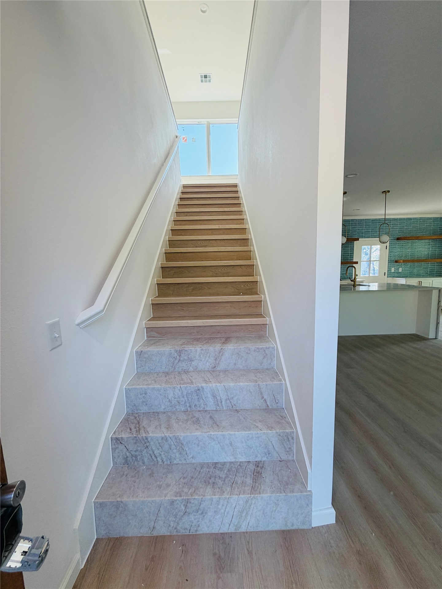 1515 N Waco Avenue Property Photo 7
