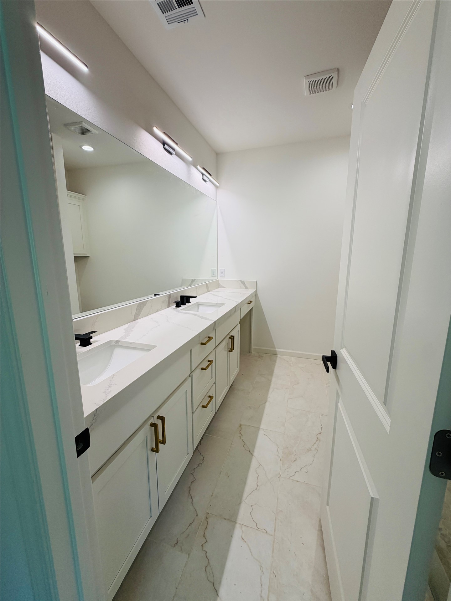 1515 N Waco Avenue Property Photo 19