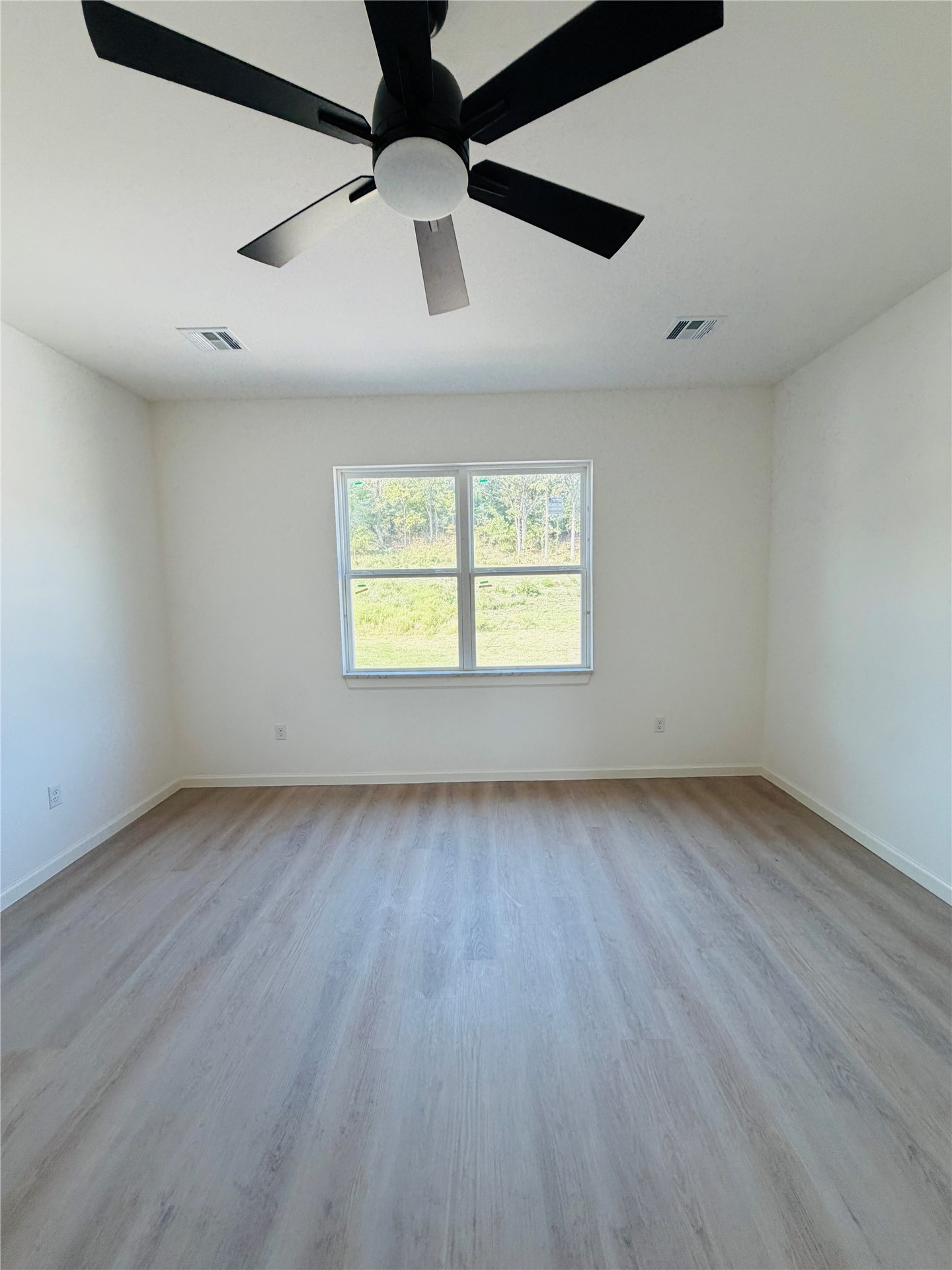 1515 N Waco Avenue Property Photo 21
