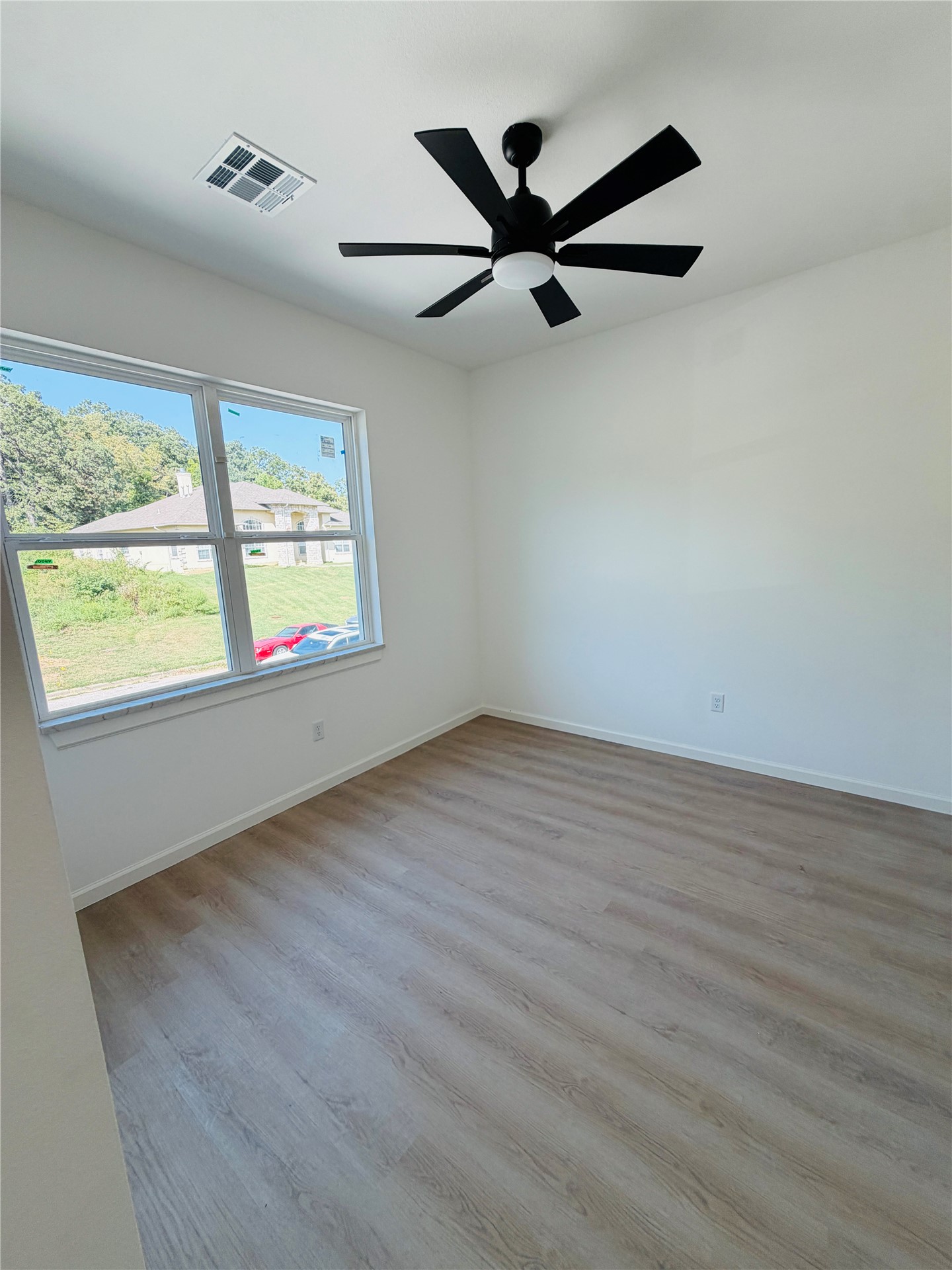 1515 N Waco Avenue Property Photo 29