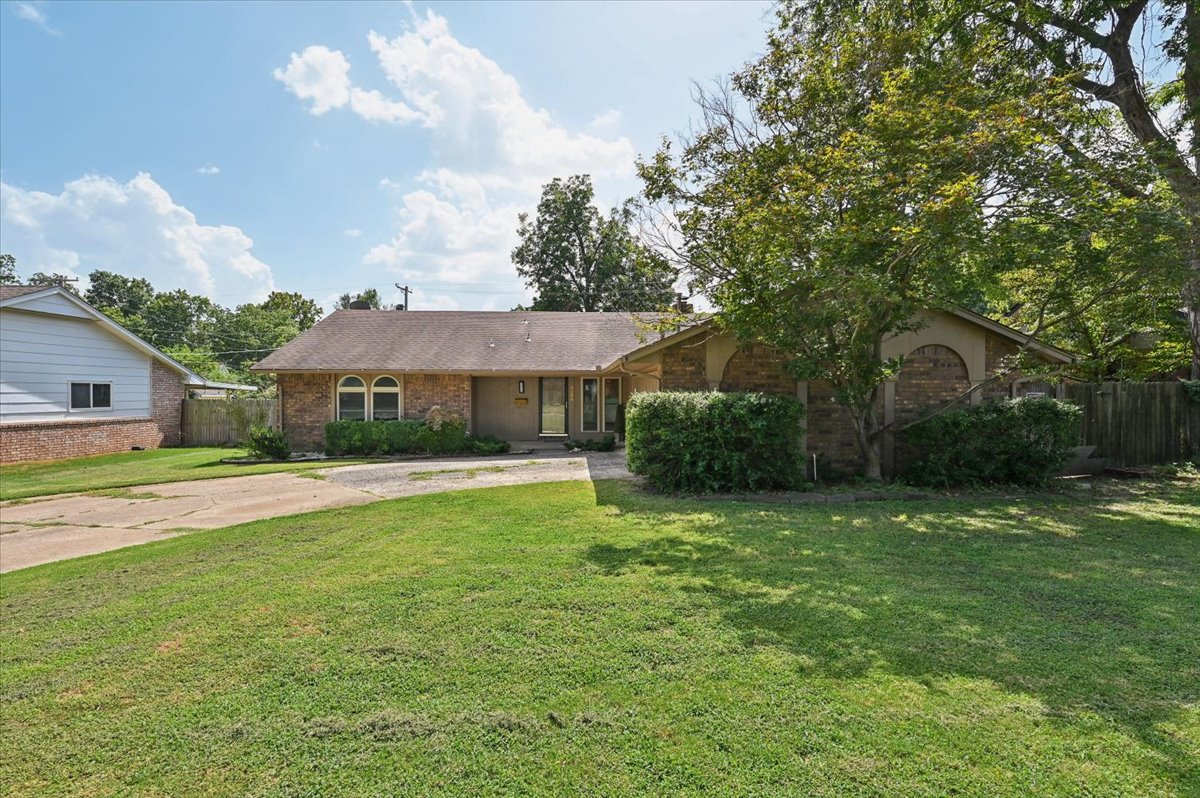4204 E 52nd Street Property Photo 1