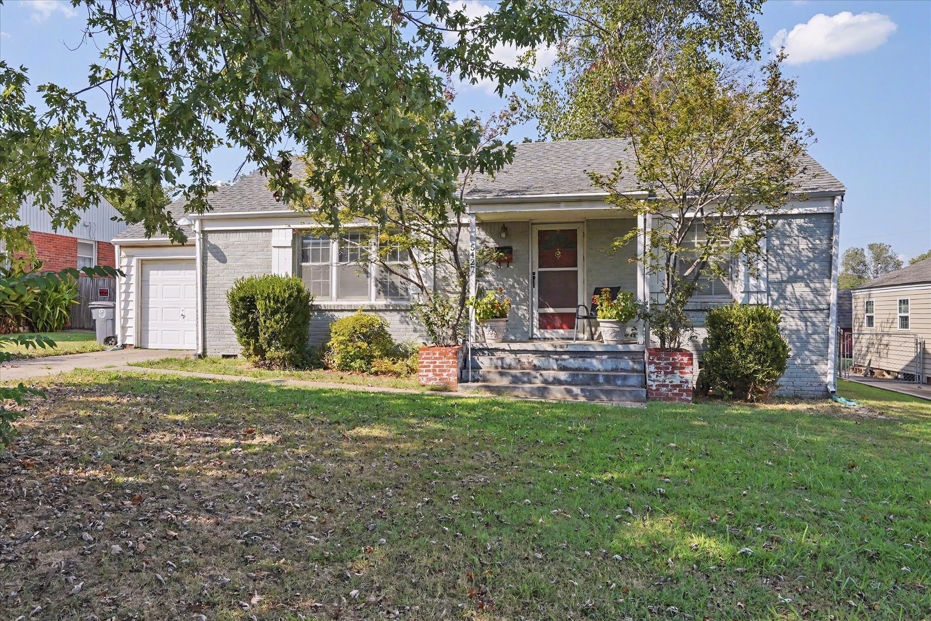 5427 E 5th Place Property Photo 1
