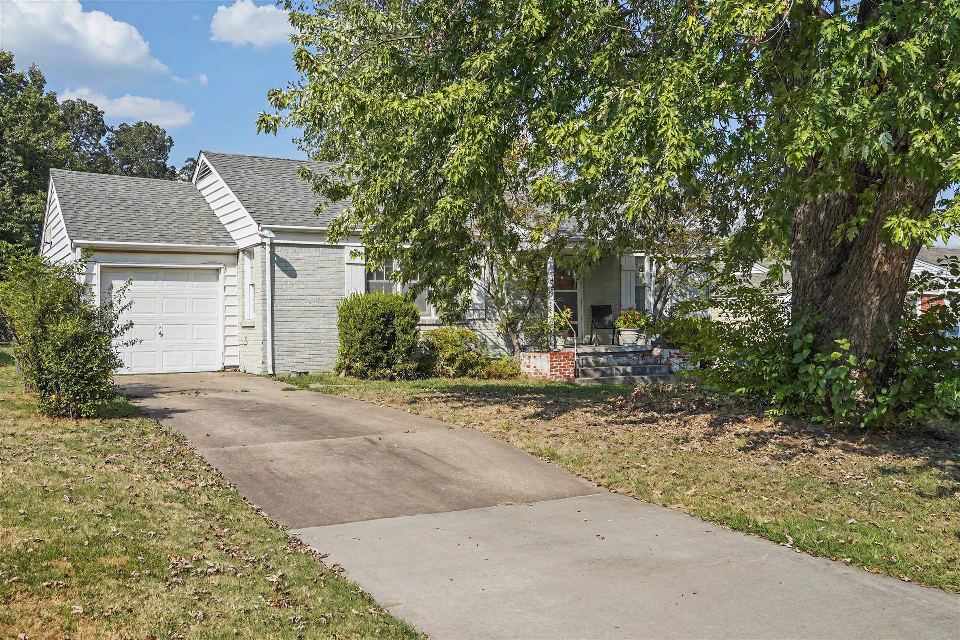 5427 E 5th Place Property Photo 4