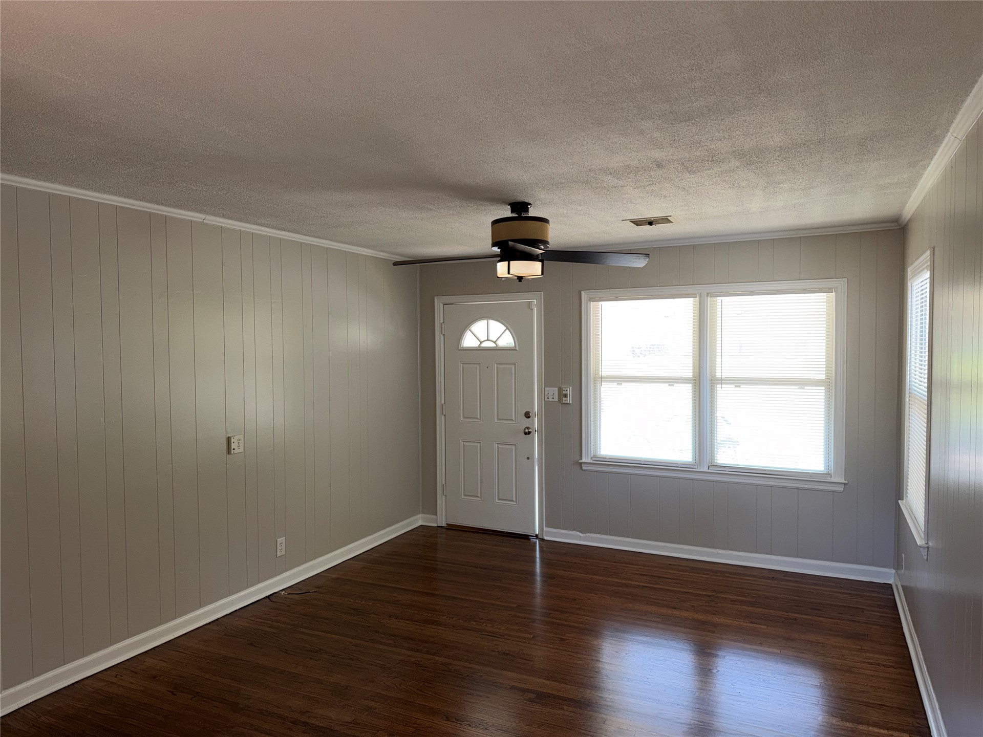 3927 E 2nd Street E Property Photo 5