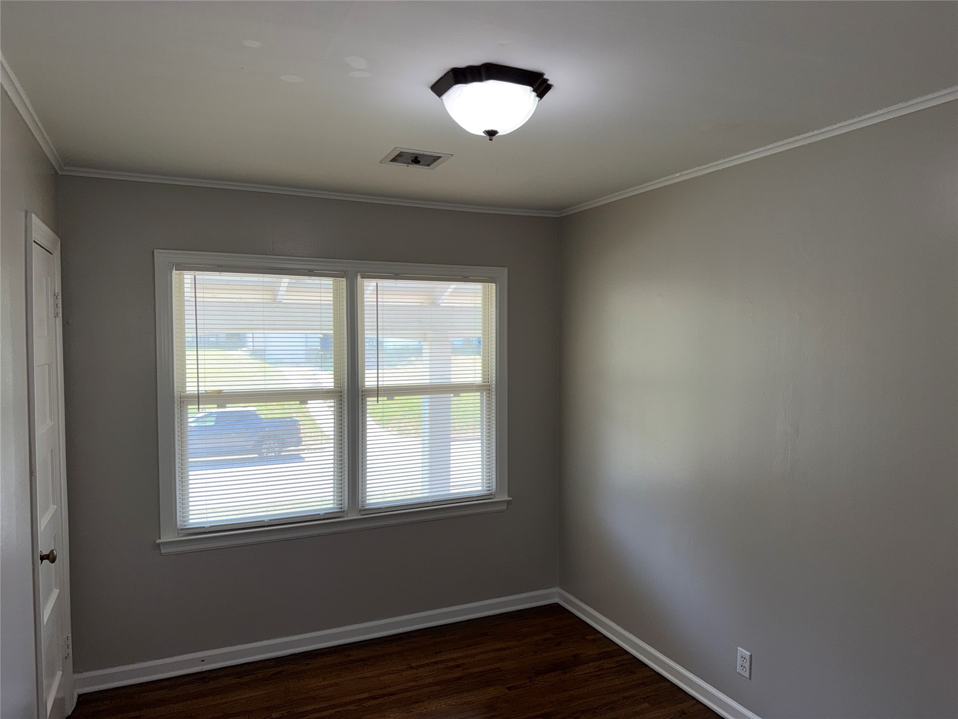 3927 E 2nd Street E Property Photo 9