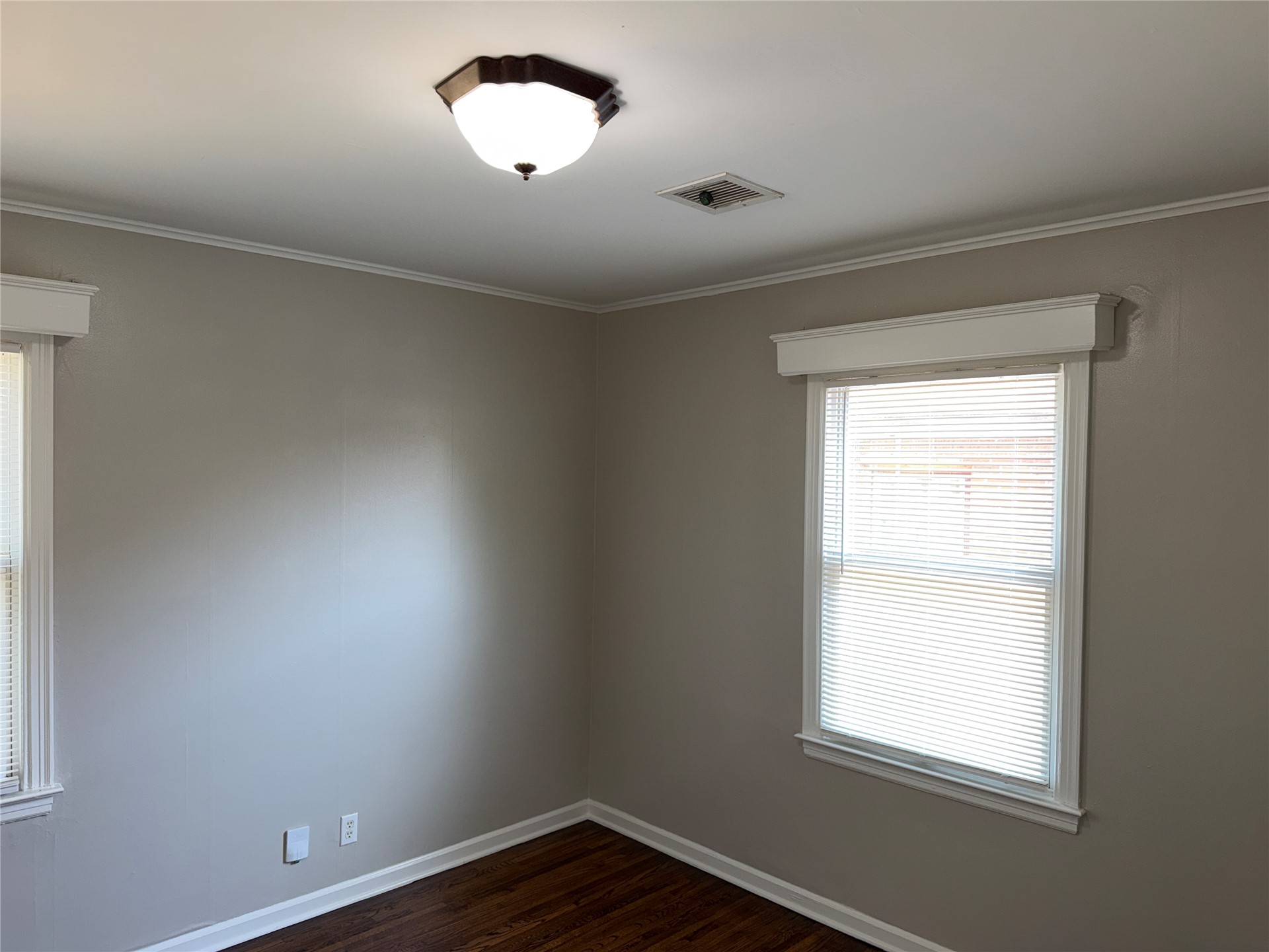 3927 E 2nd Street E Property Photo 13