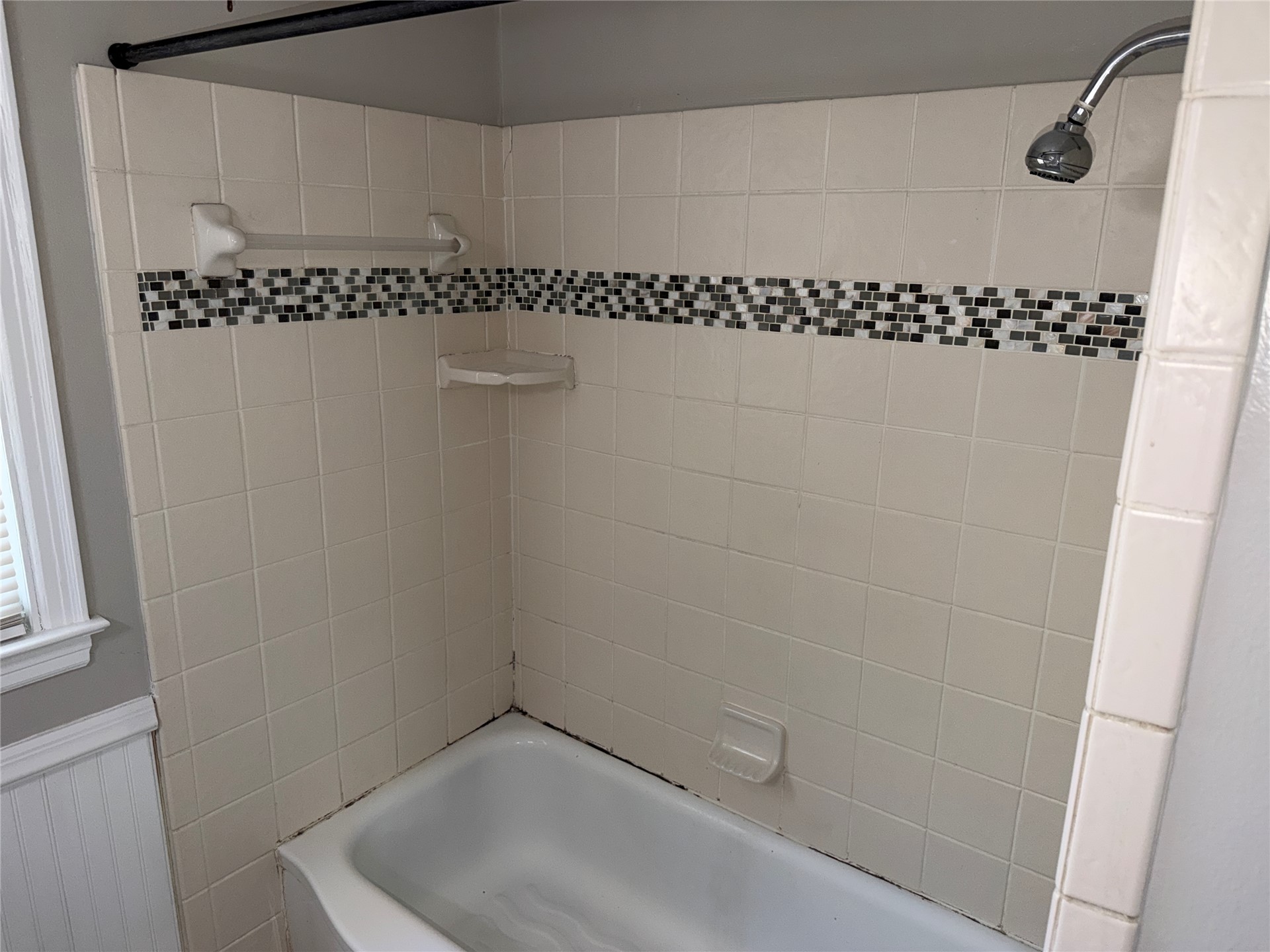 3927 E 2nd Street E Property Photo 16