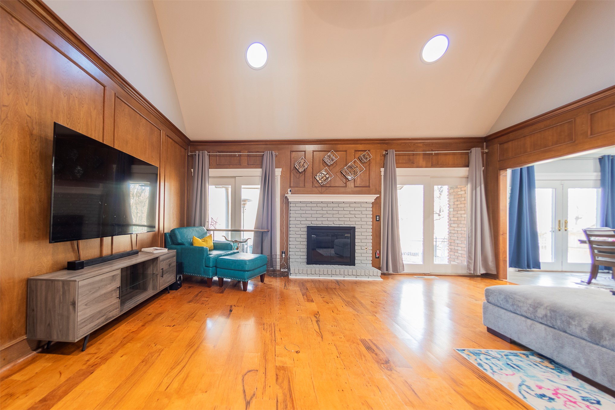 10215 E 98th Street Property Photo 5