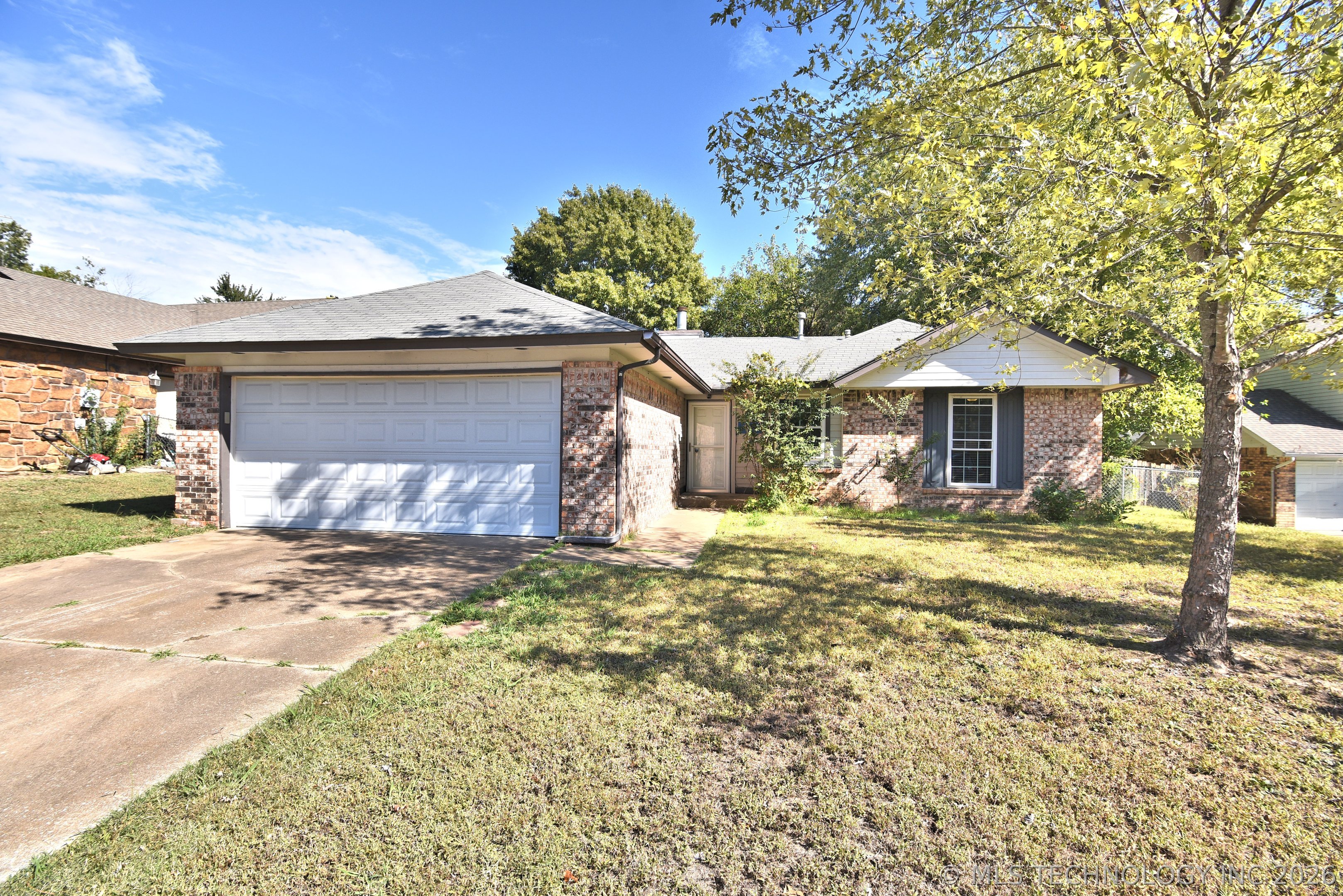 5605 S Juniper Avenue Property Photo 1