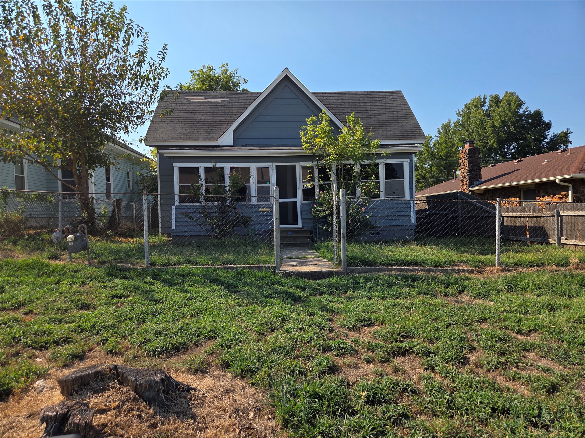1204 E Lincoln Avenue Property Photo 1