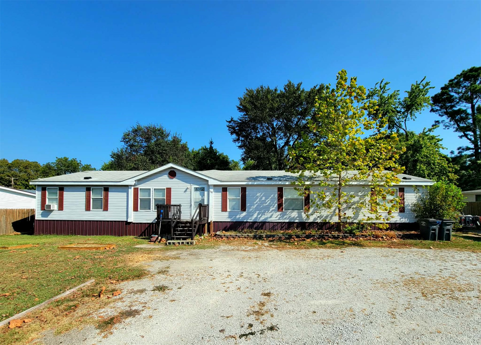 302 E Schley Street Property Photo 1
