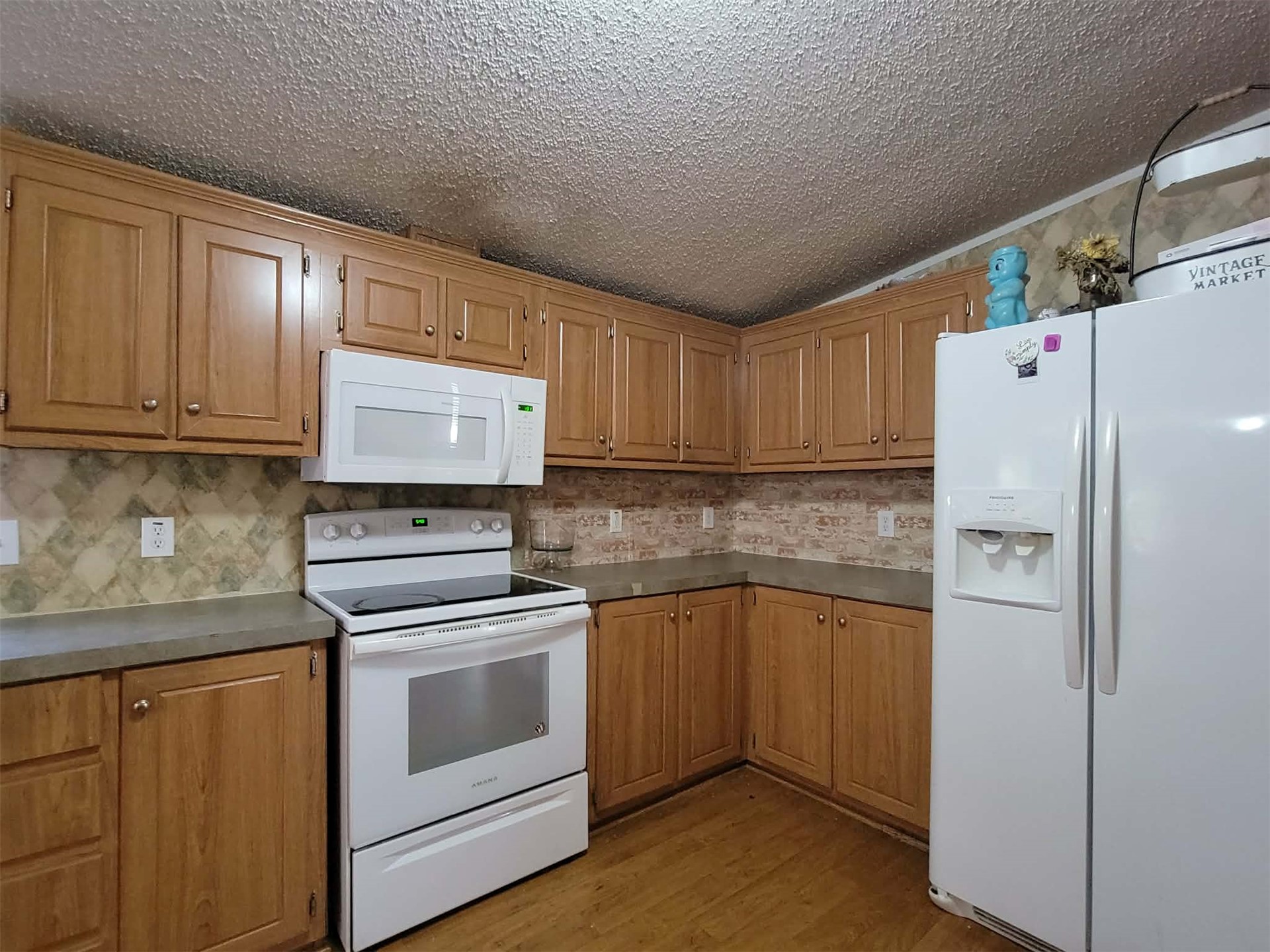 302 E Schley Street Property Photo 3