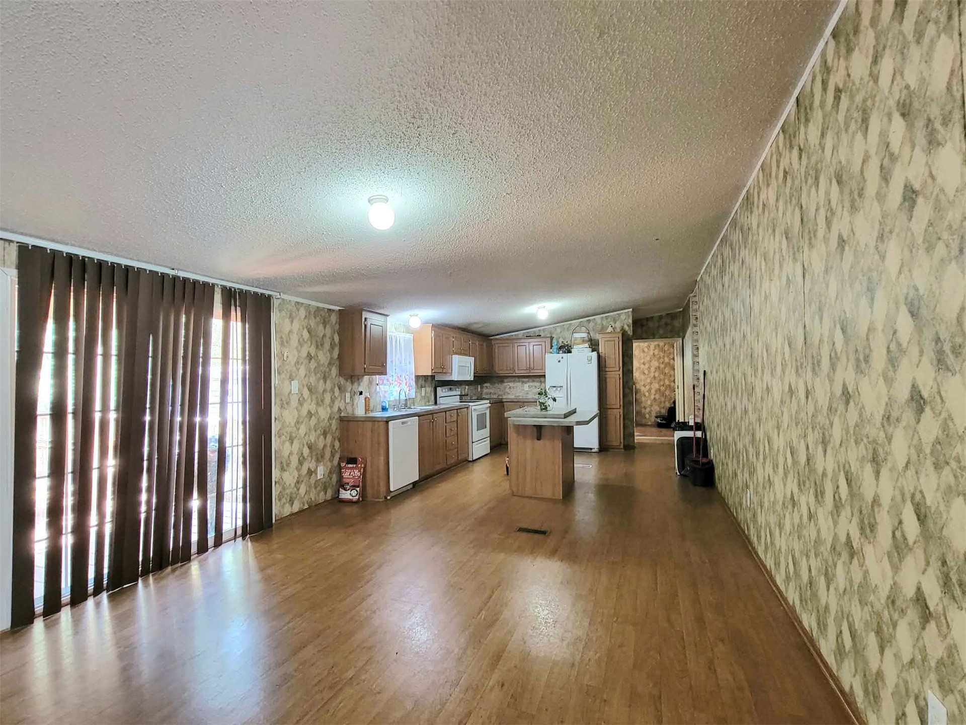 302 E Schley Street Property Photo 8