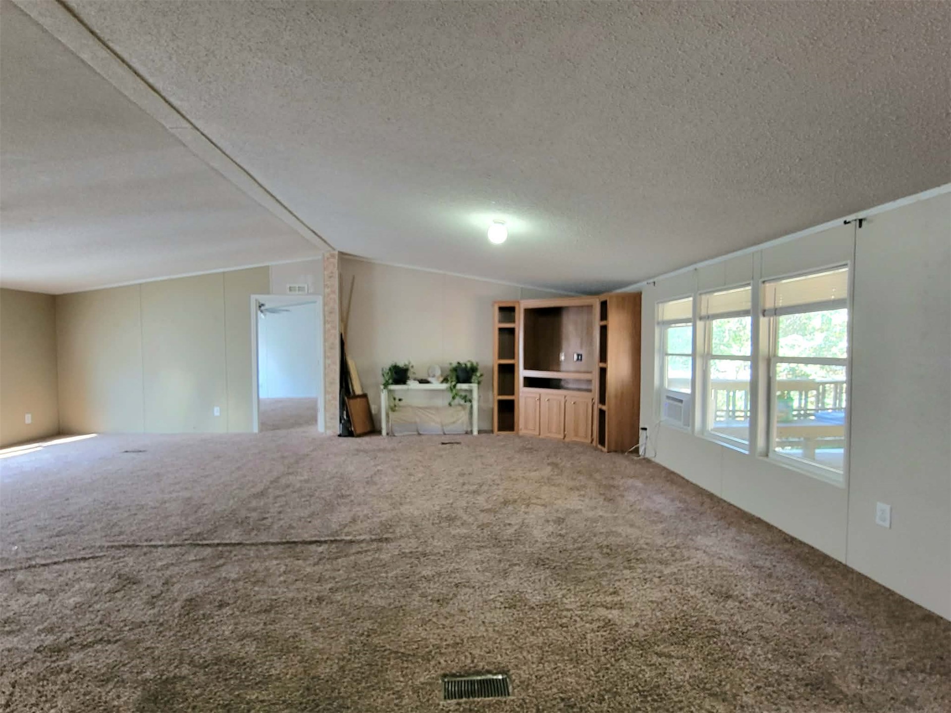 302 E Schley Street Property Photo 10