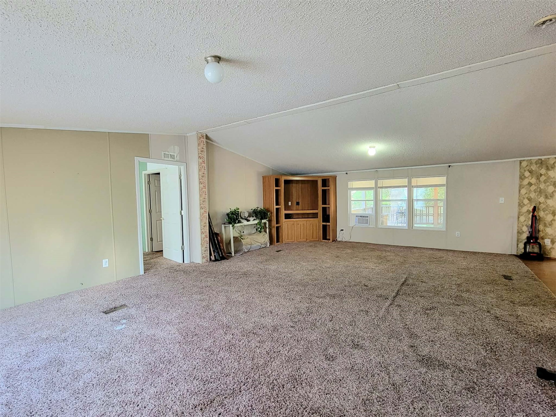 302 E Schley Street Property Photo 12