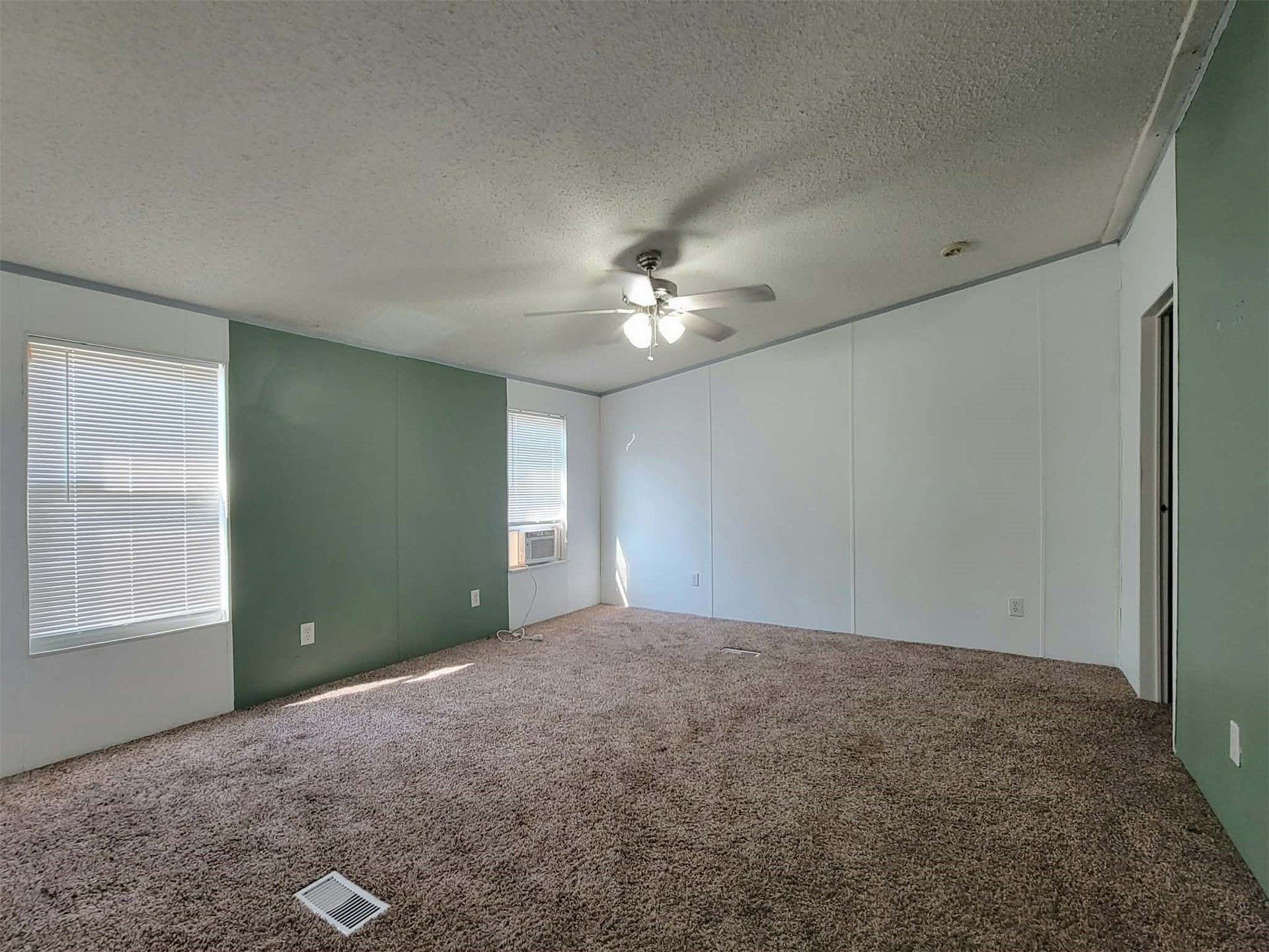 302 E Schley Street Property Photo 14