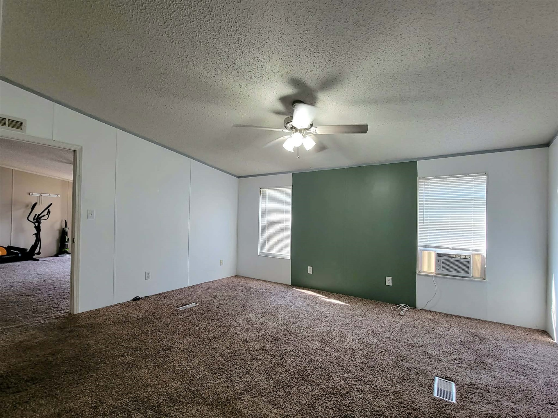 302 E Schley Street Property Photo 15