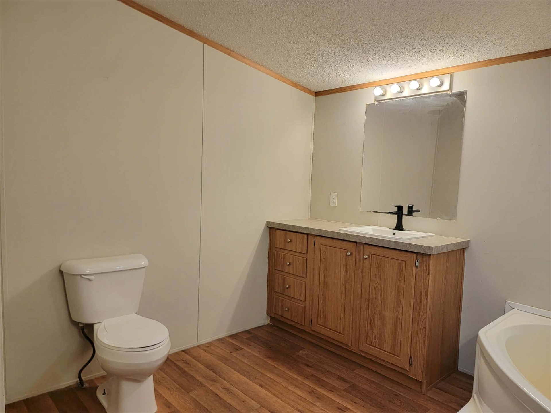 302 E Schley Street Property Photo 16