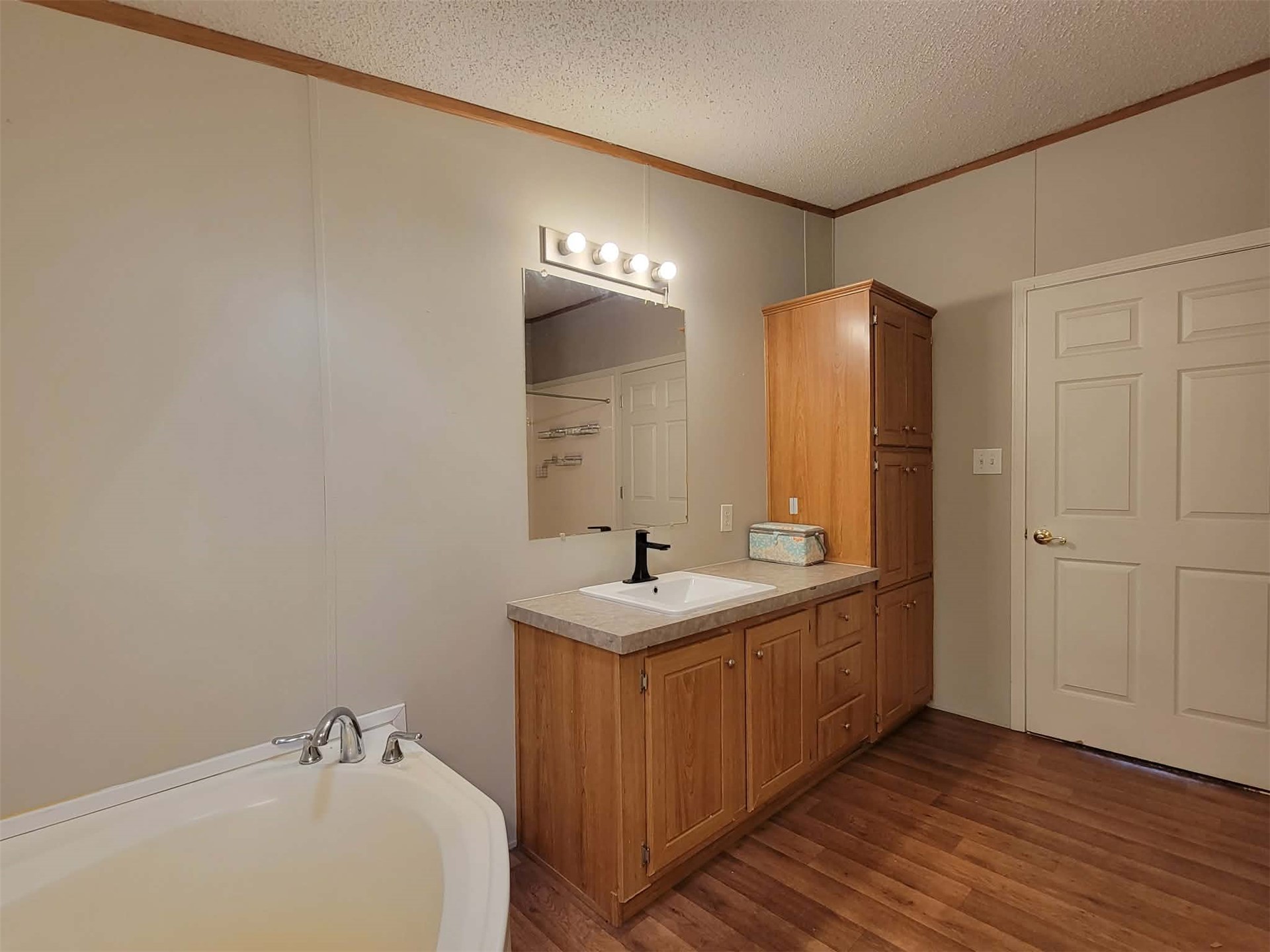 302 E Schley Street Property Photo 18