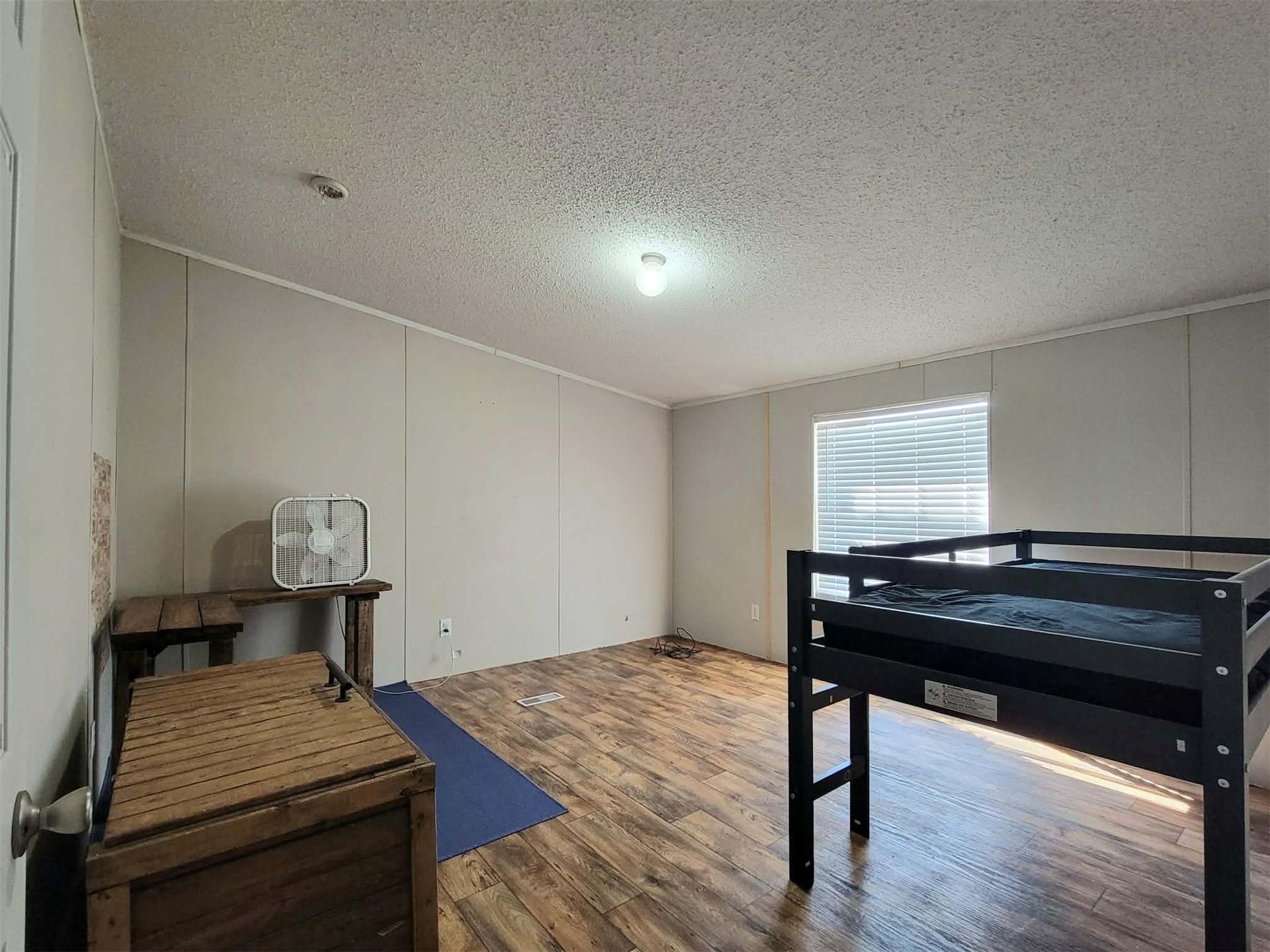 302 E Schley Street Property Photo 24