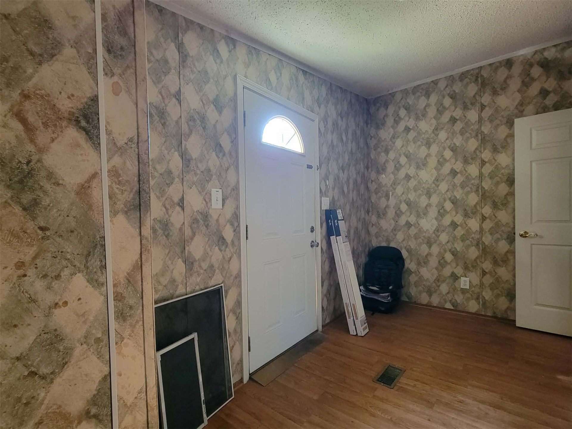 302 E Schley Street Property Photo 28