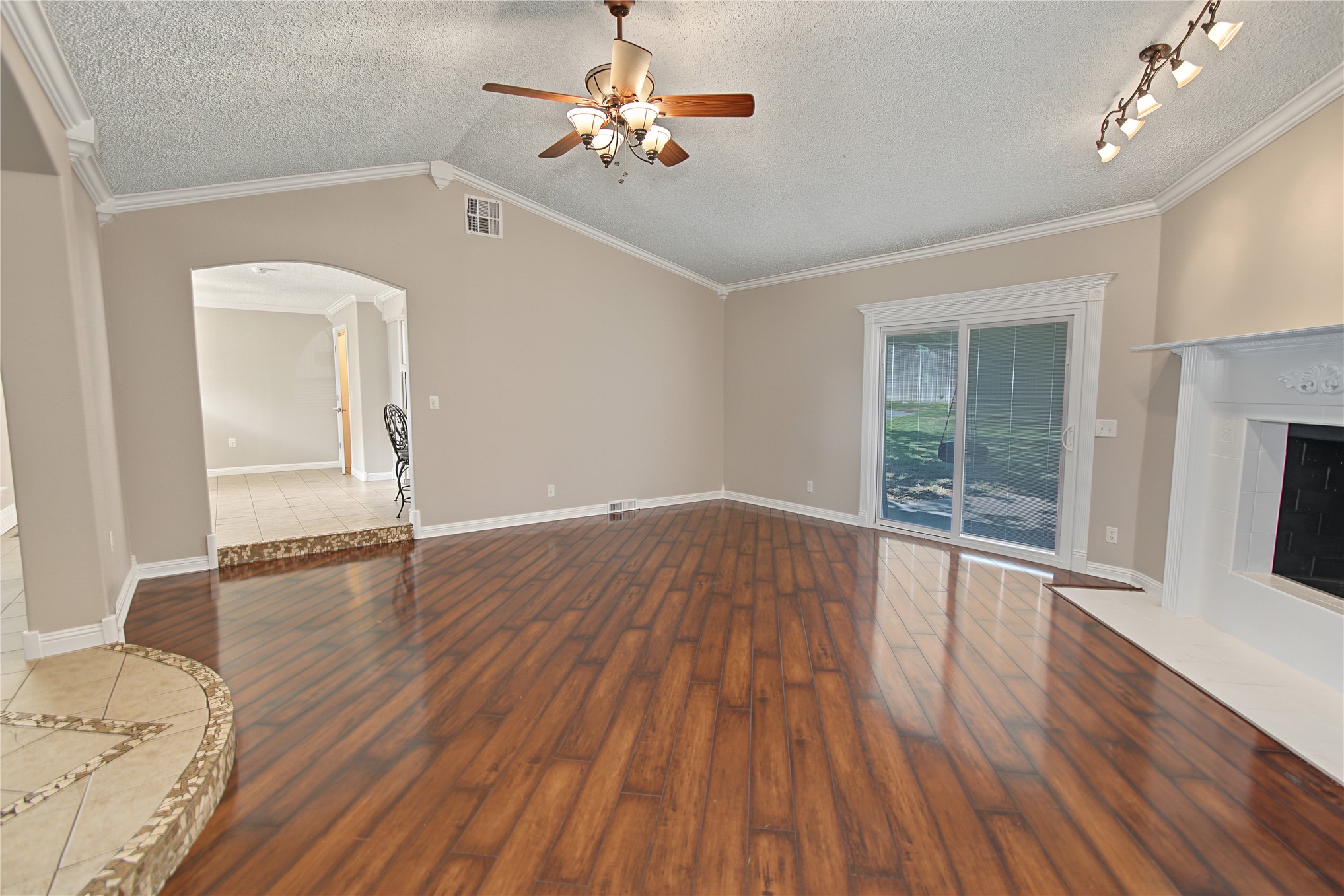 11705 S 250th East Avenue Property Photo 6