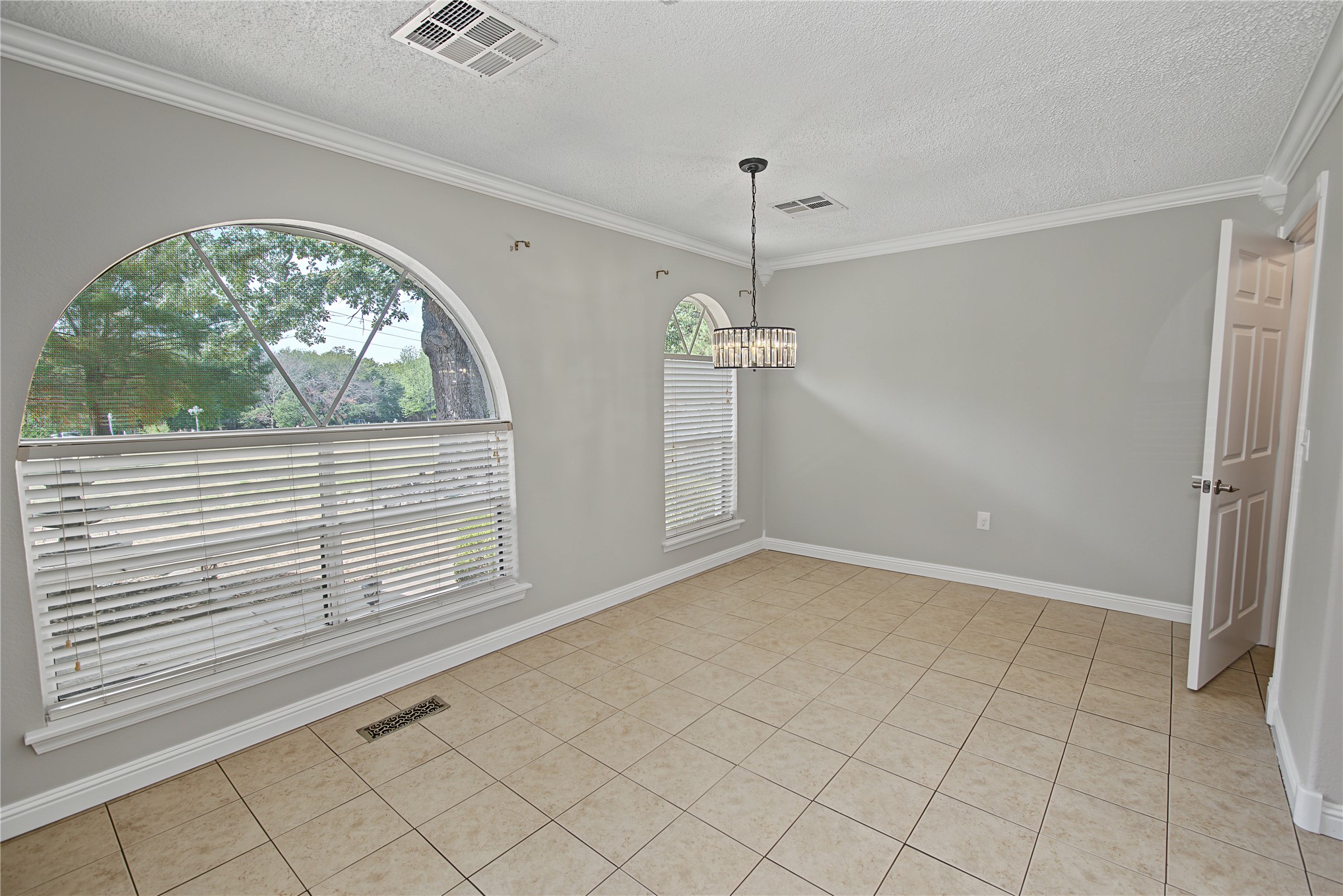11705 S 250th East Avenue Property Photo 8