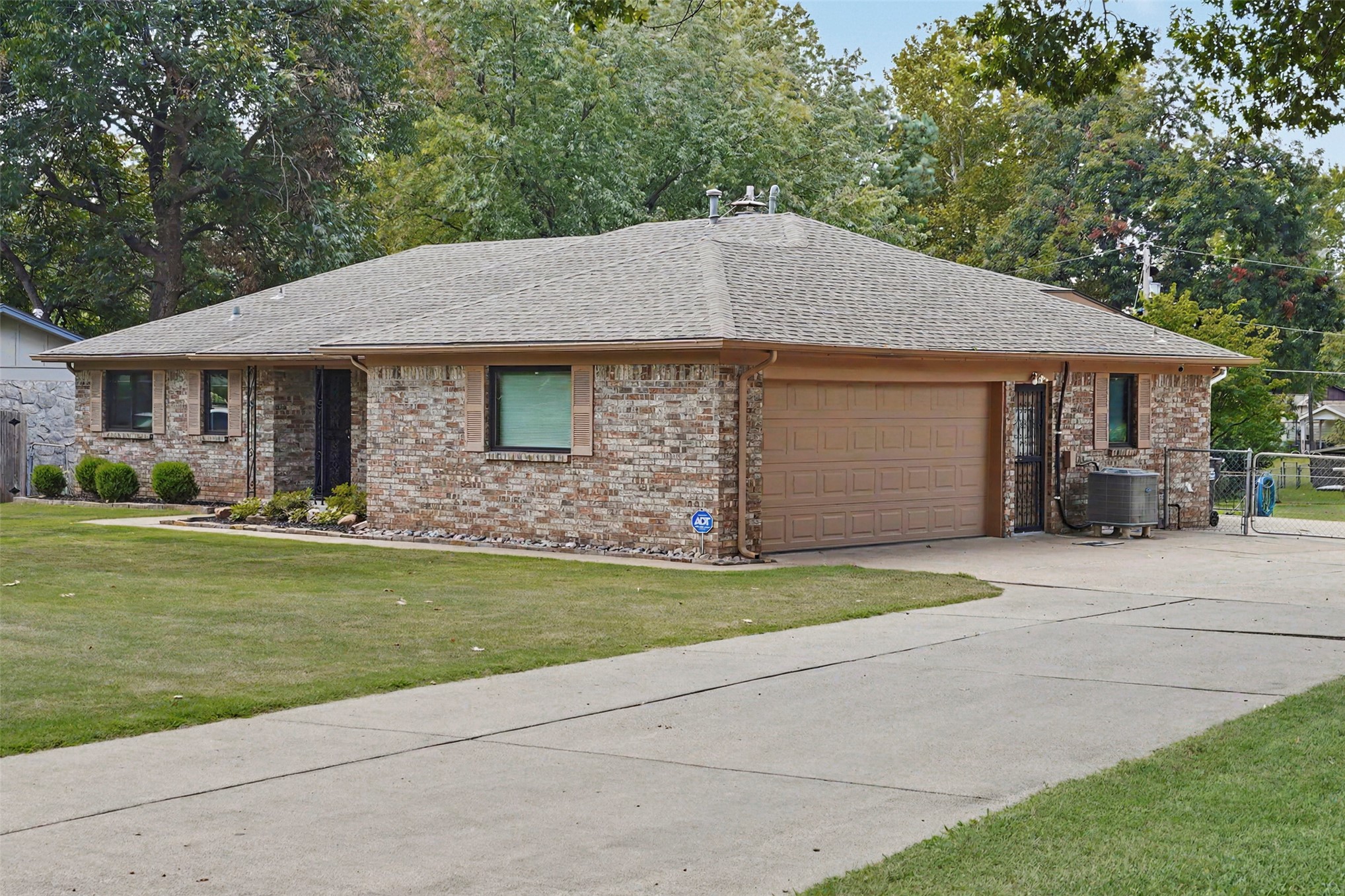 11716 S 85th East Avenue Property Photo 2
