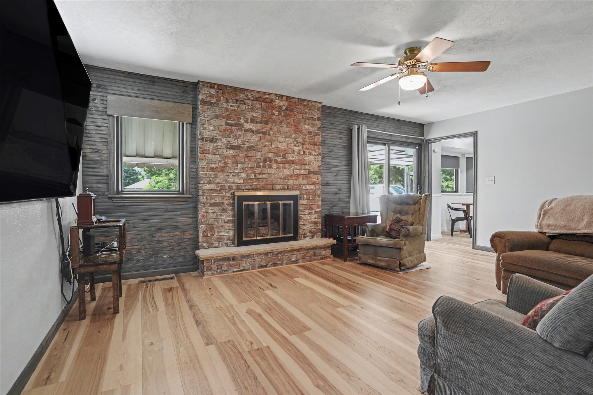 11716 S 85th East Avenue Property Photo 4