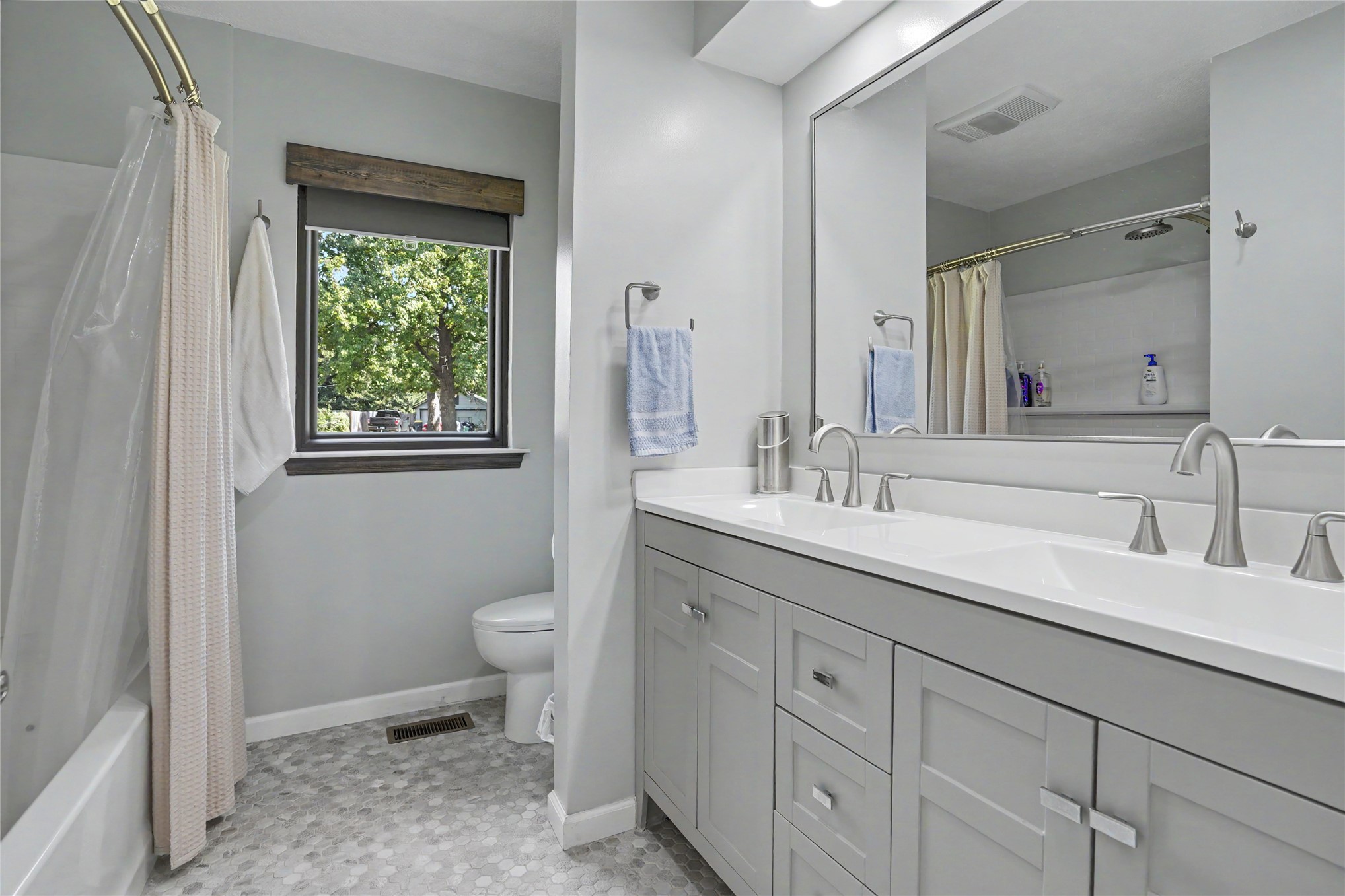 11716 S 85th East Avenue Property Photo 14