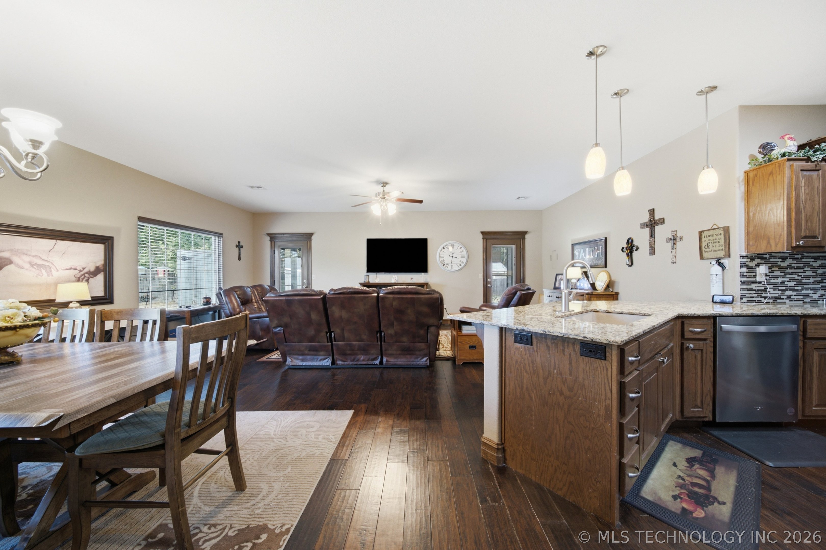 323 S B Street Property Photo 6