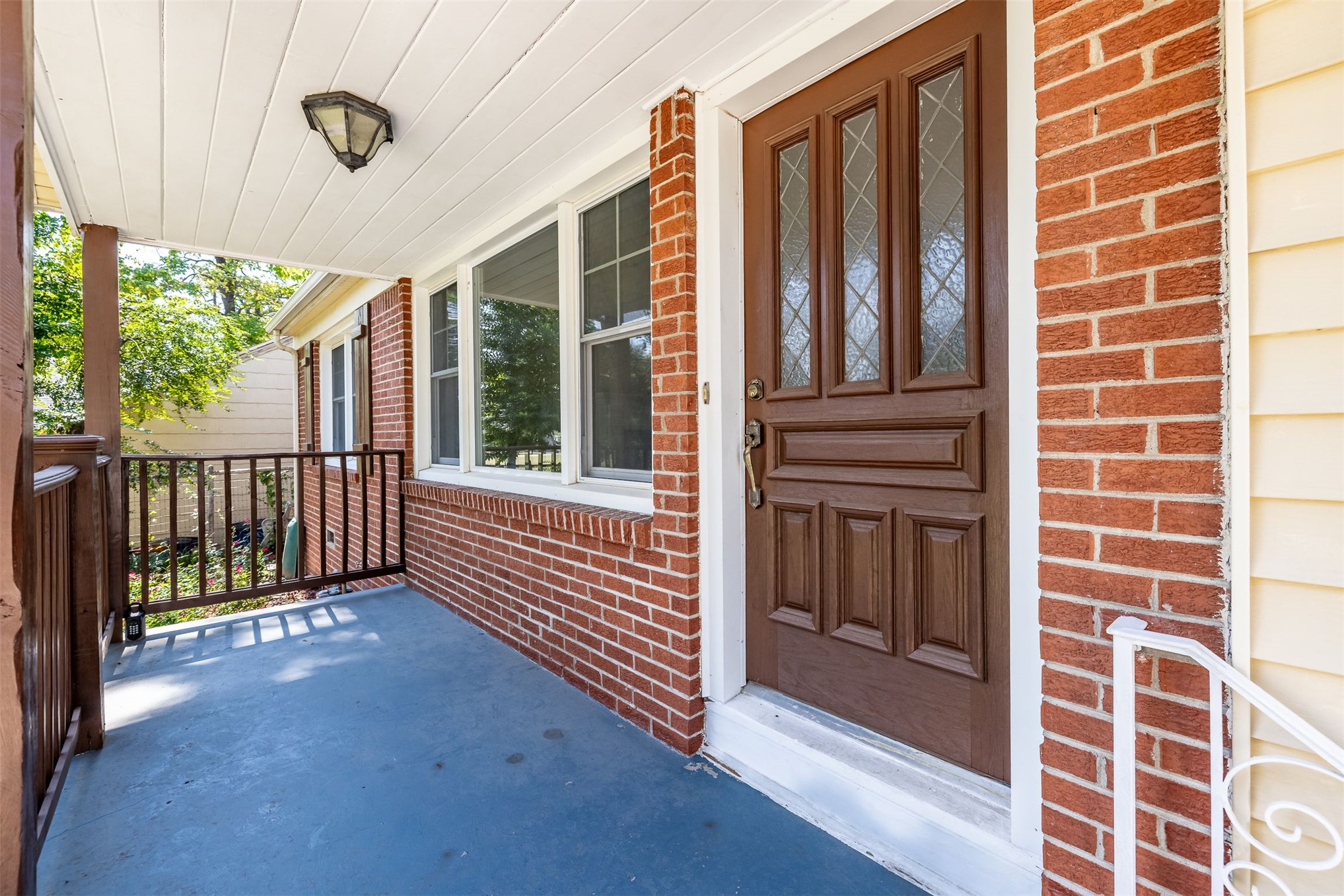 1634 S Lewis Place Property Photo 3