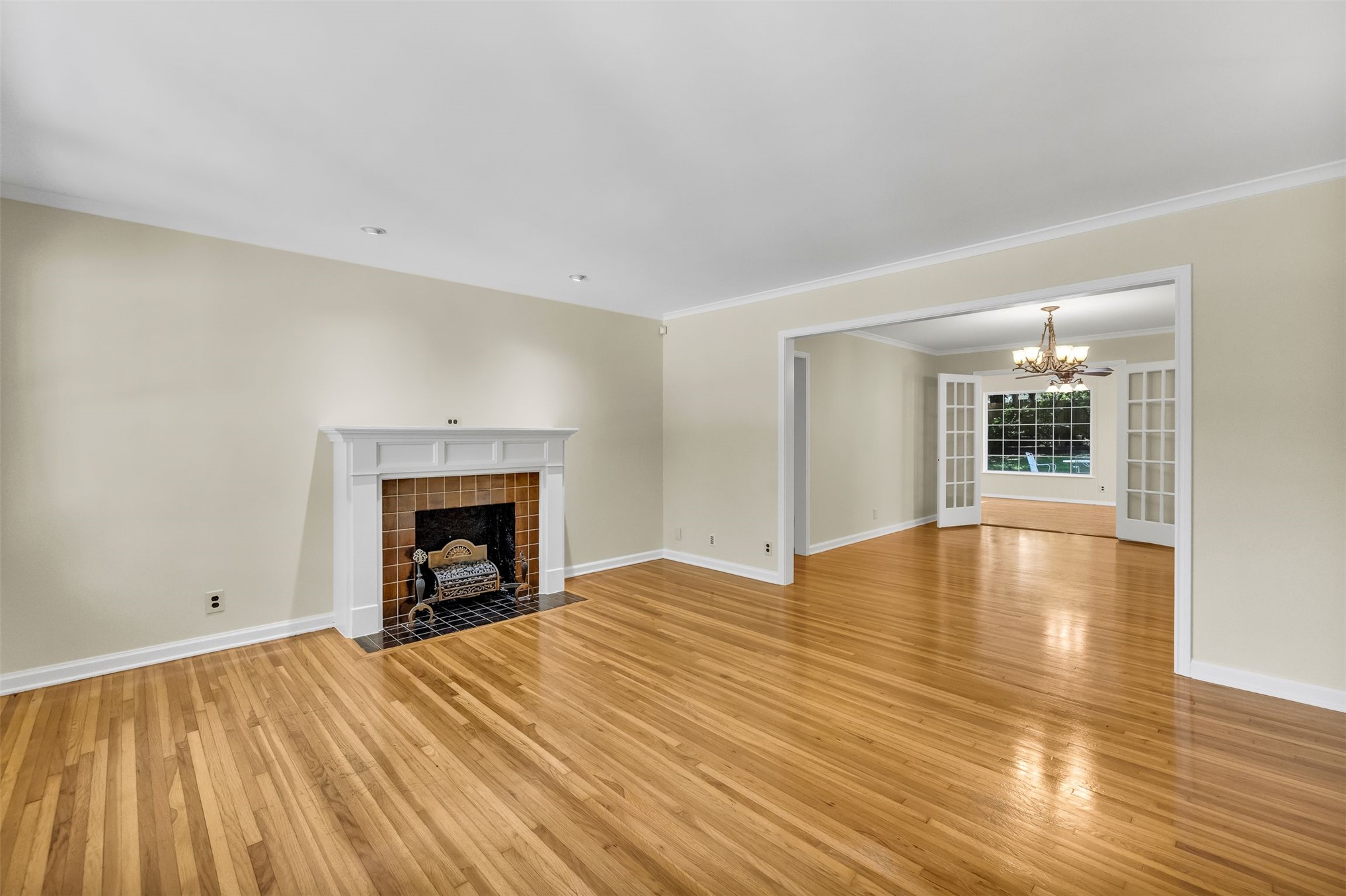 1634 S Lewis Place Property Photo 4