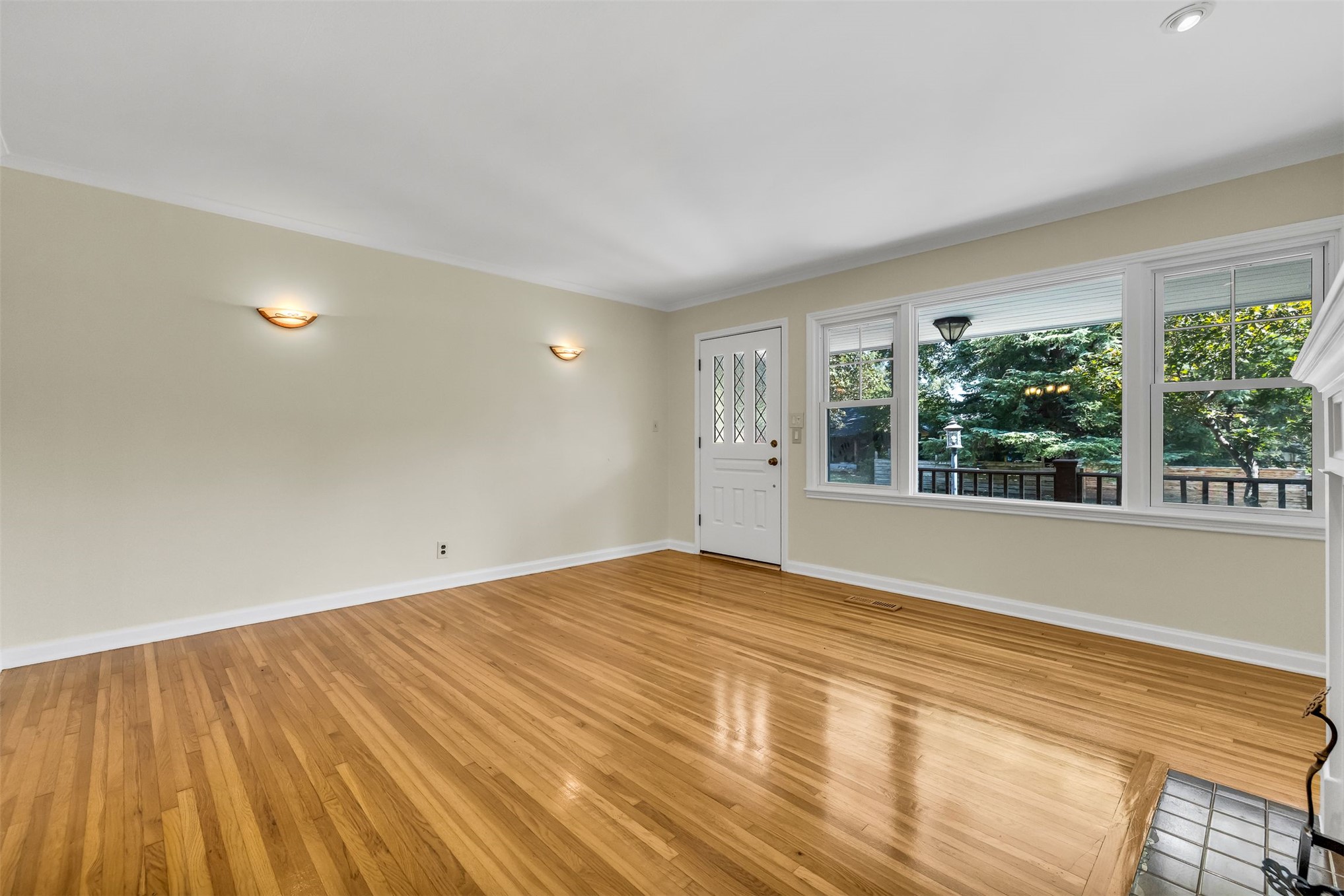 1634 S Lewis Place Property Photo 5